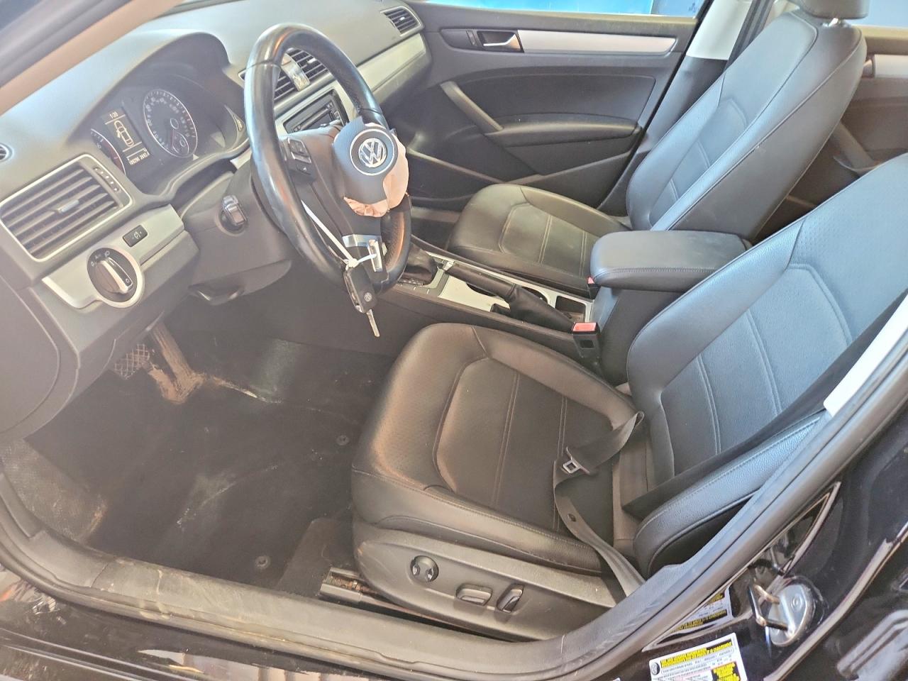 2013 Volkswagen Passat Se Black vin: 1VWBP7A30DC123059