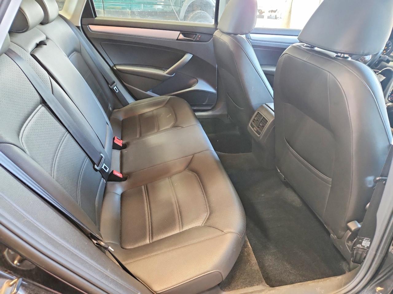 2013 Volkswagen Passat Se Black vin: 1VWBP7A30DC123059
