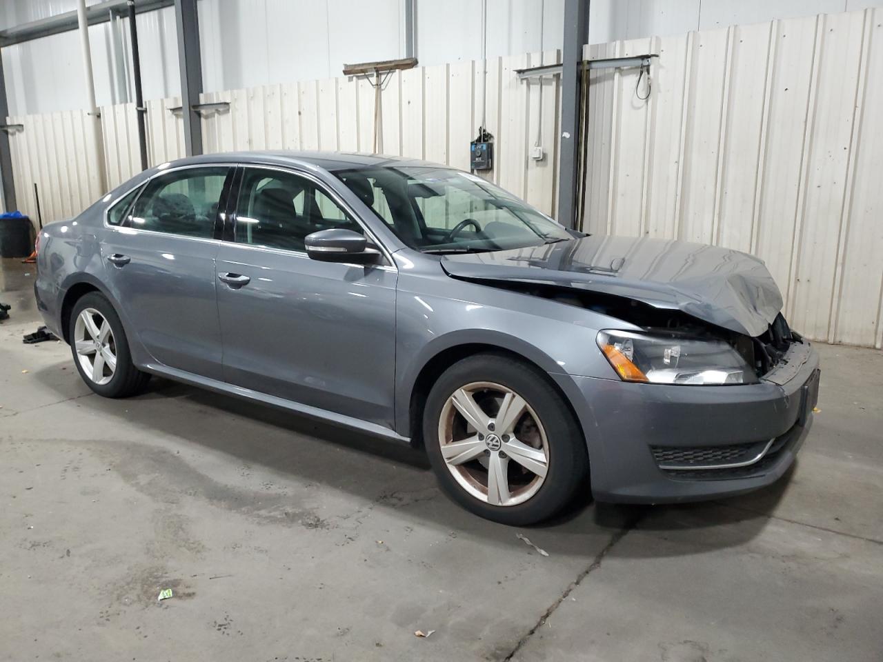 2013 Volkswagen Passat Se Gray vin: 1VWBP7A30DC123921