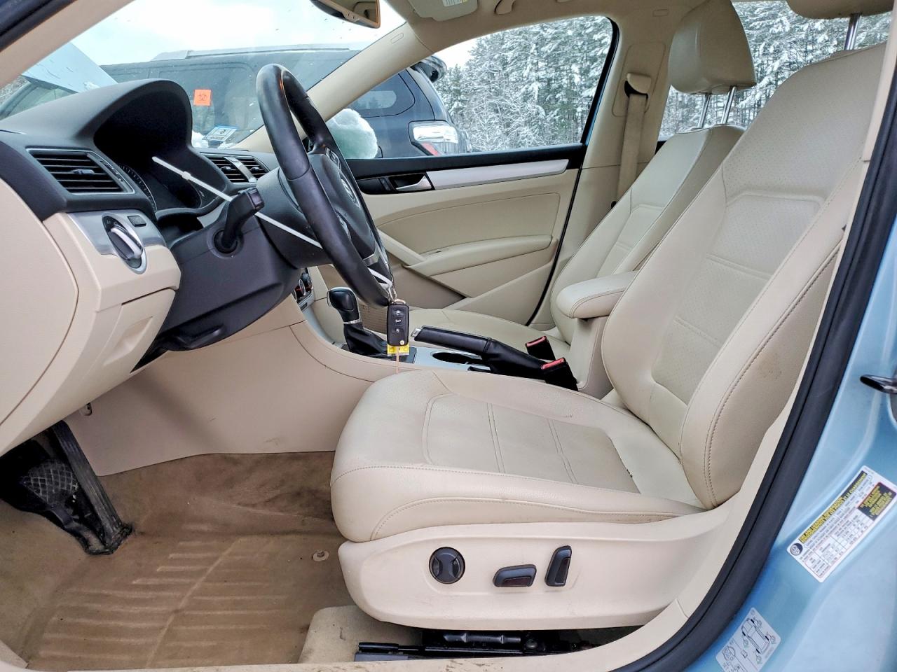 2013 Volkswagen Passat Se Blue vin: 1VWBP7A30DC135552