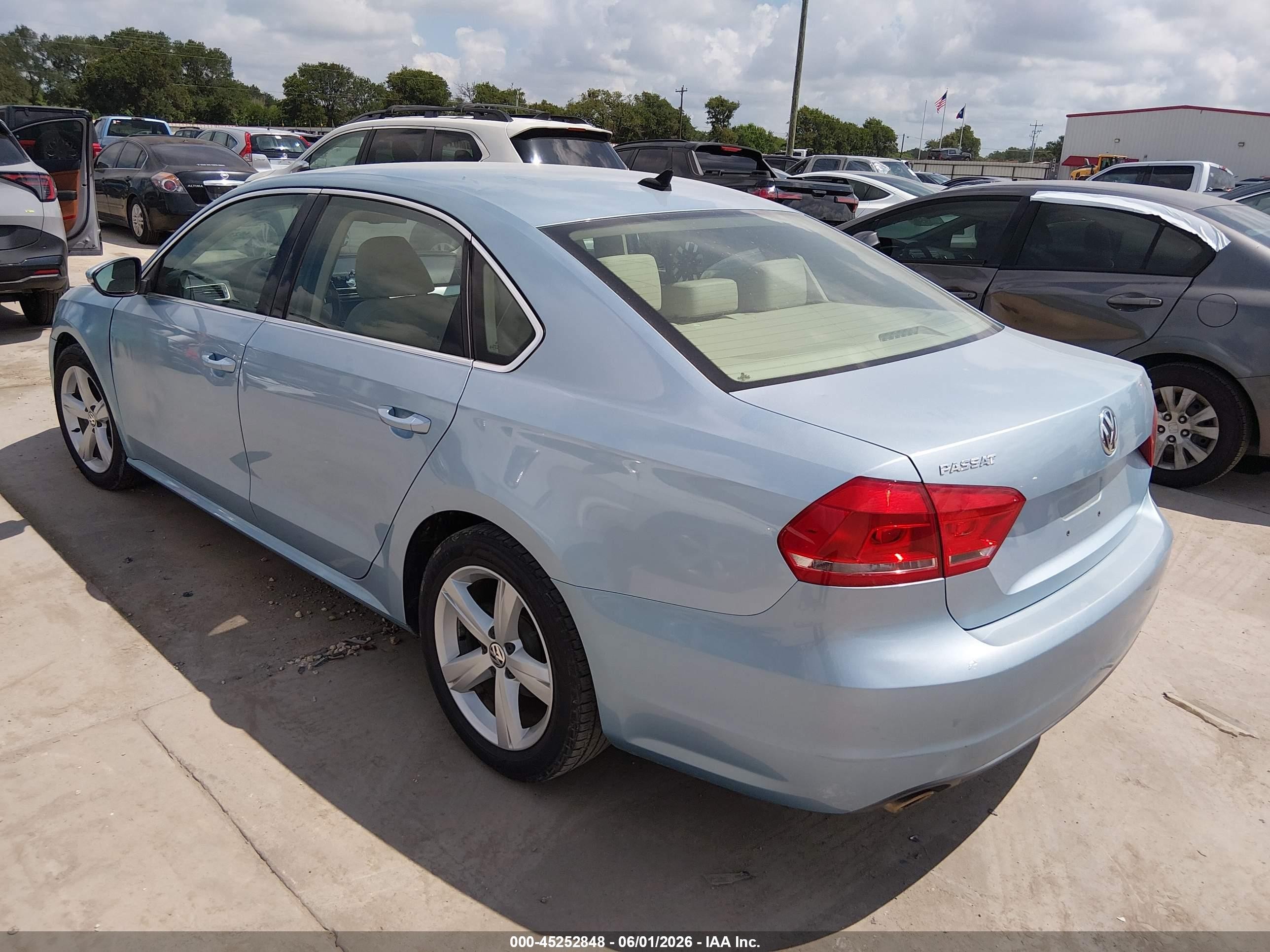 2012 Volkswagen Passat 2.5l Se Light Blue vin: 1VWBP7A31CC014253