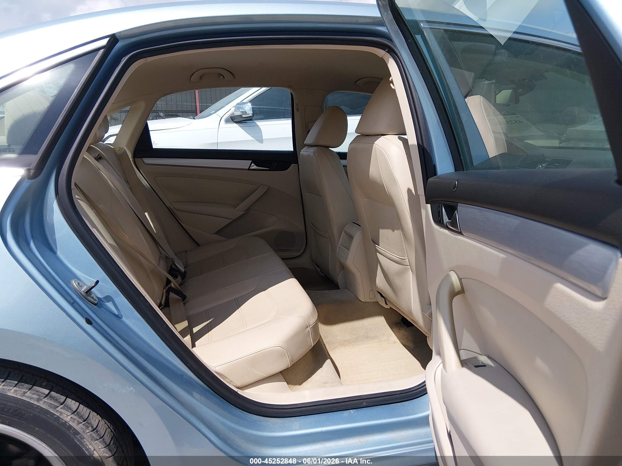 2012 Volkswagen Passat 2.5l Se Light Blue vin: 1VWBP7A31CC014253