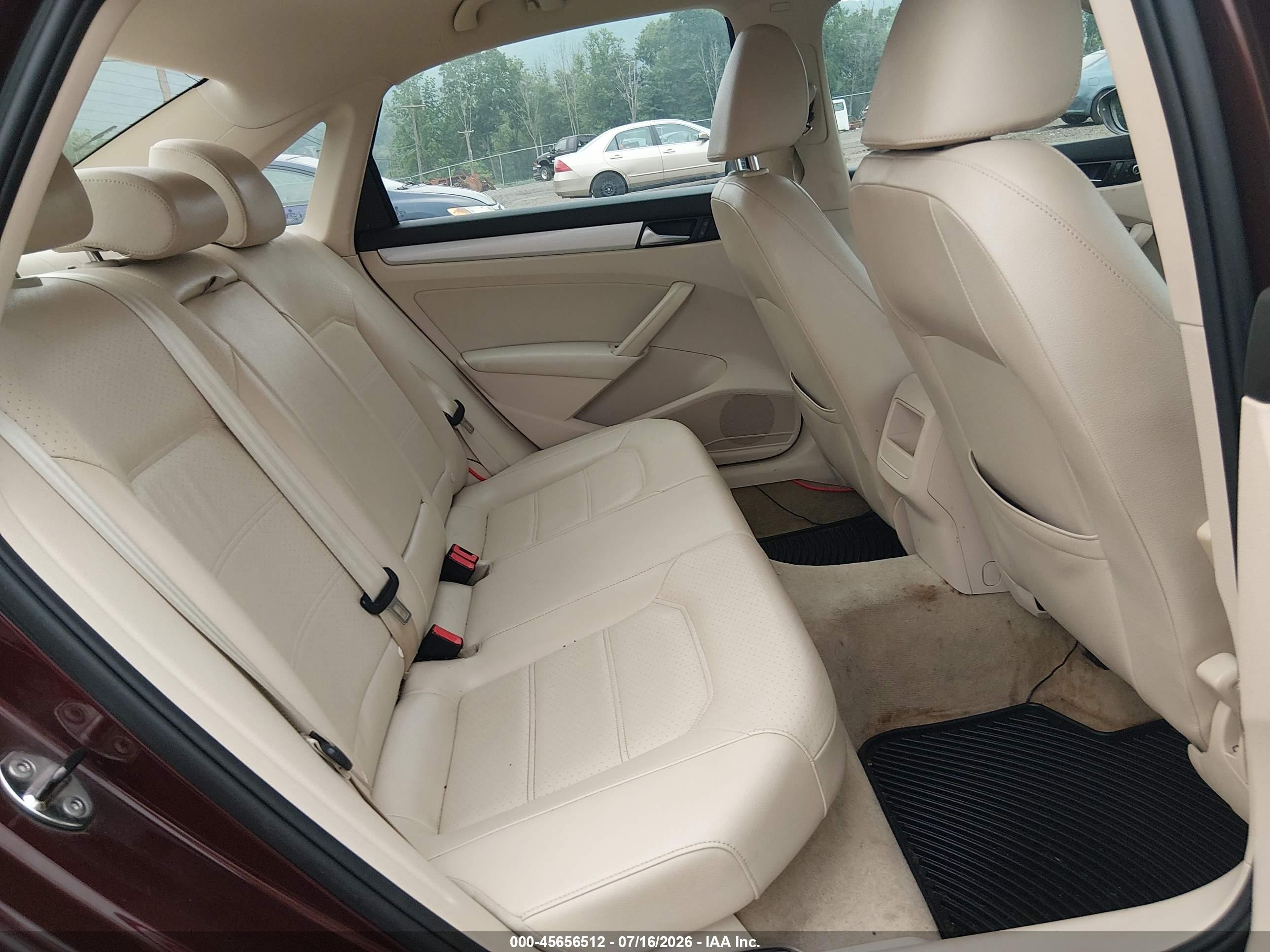 2012 Volkswagen Passat 2.5l Se Red vin: 1VWBP7A31CC036656