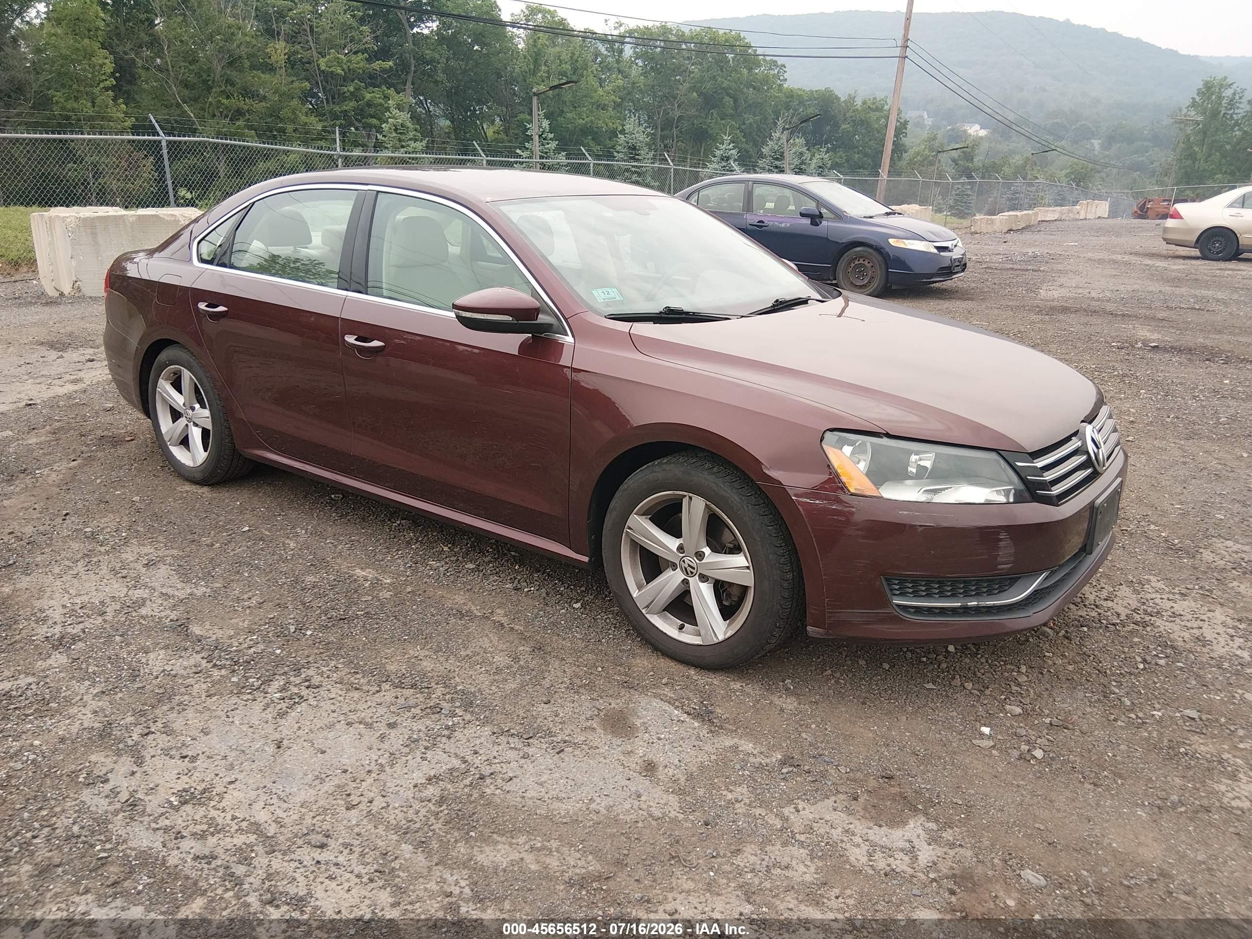 2012 Volkswagen Passat 2.5l Se Red vin: 1VWBP7A31CC036656