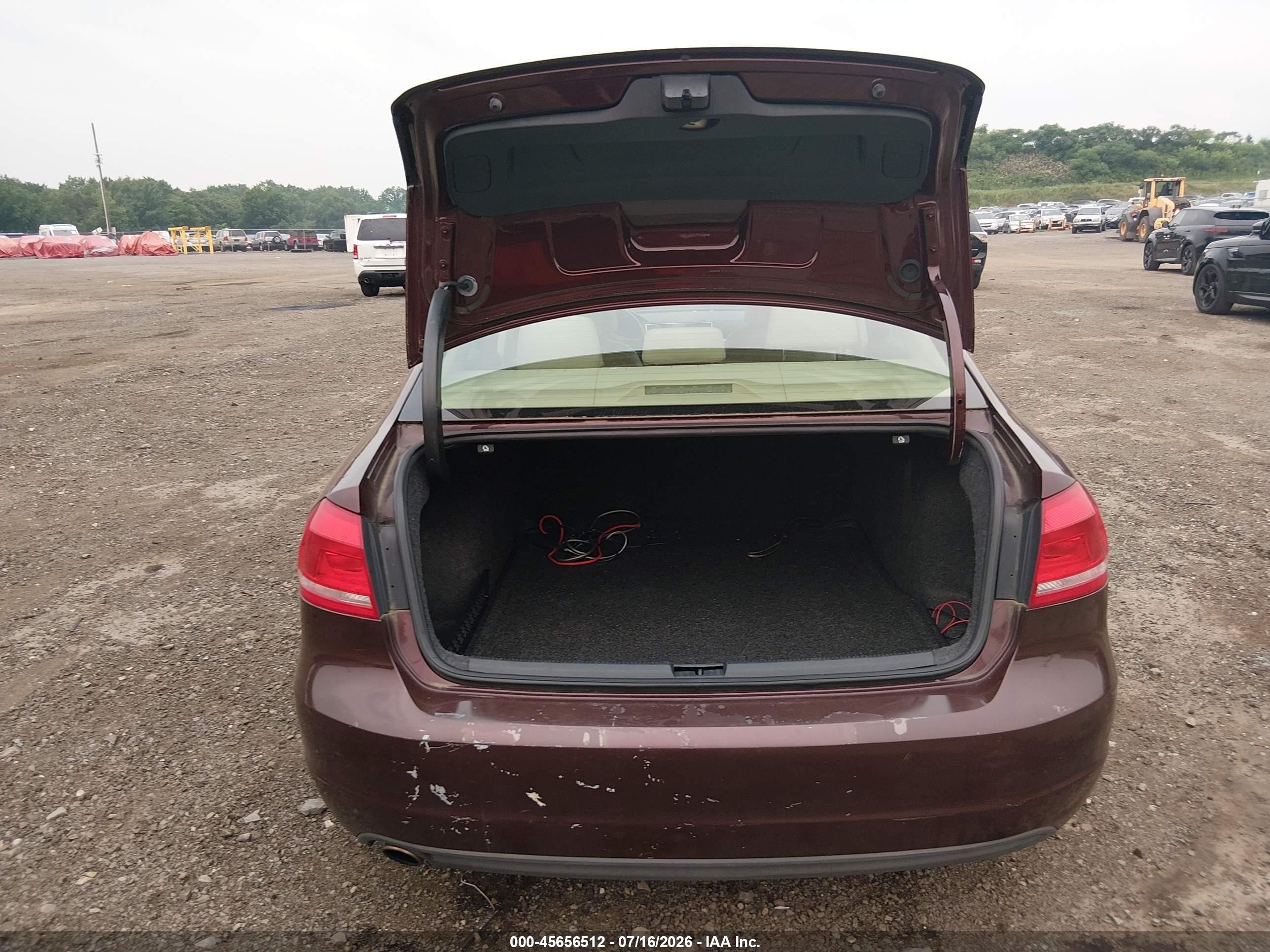 2012 Volkswagen Passat 2.5l Se Red vin: 1VWBP7A31CC036656