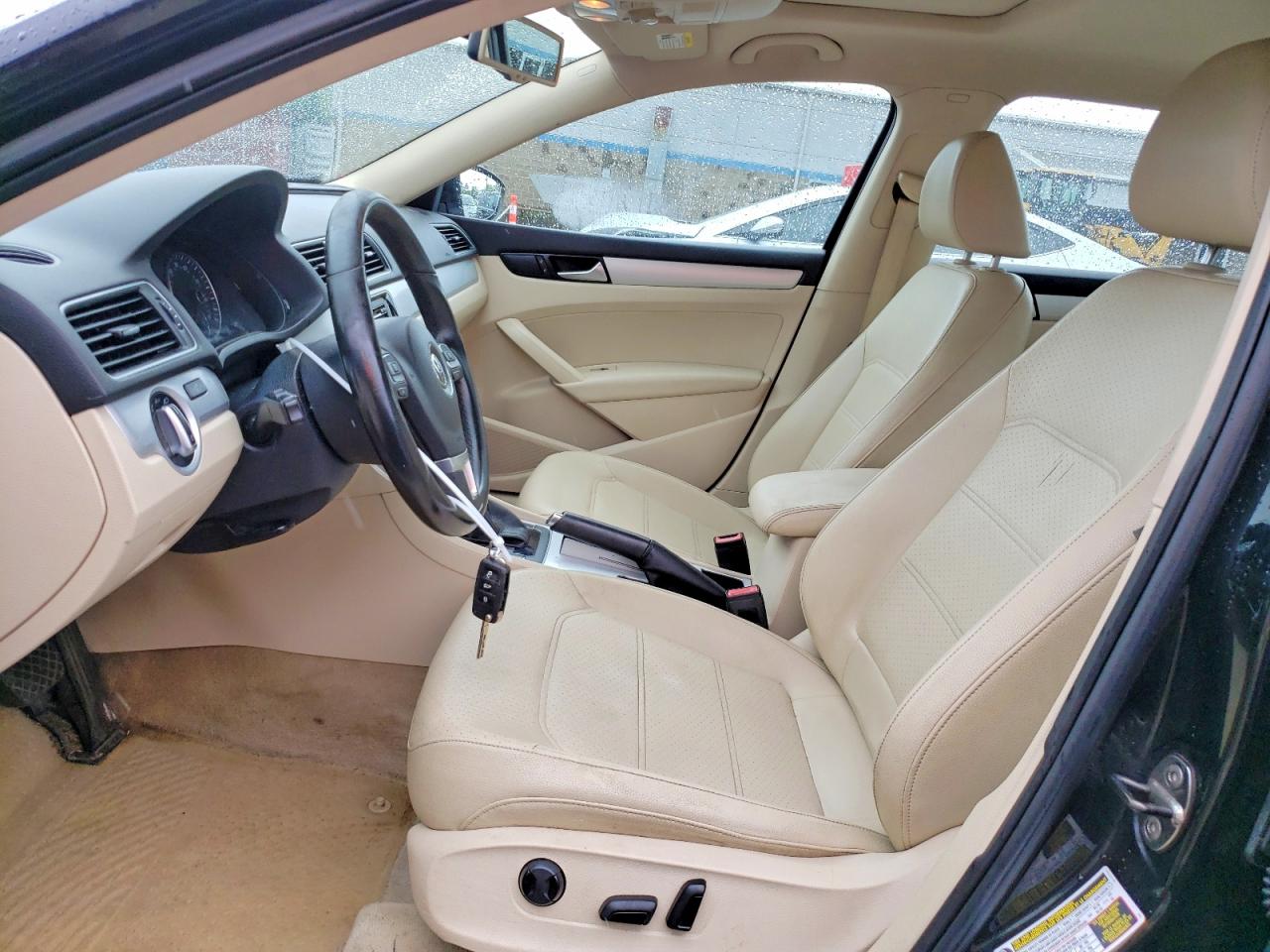 2012 Volkswagen Passat Se Black vin: 1VWBP7A31CC074209