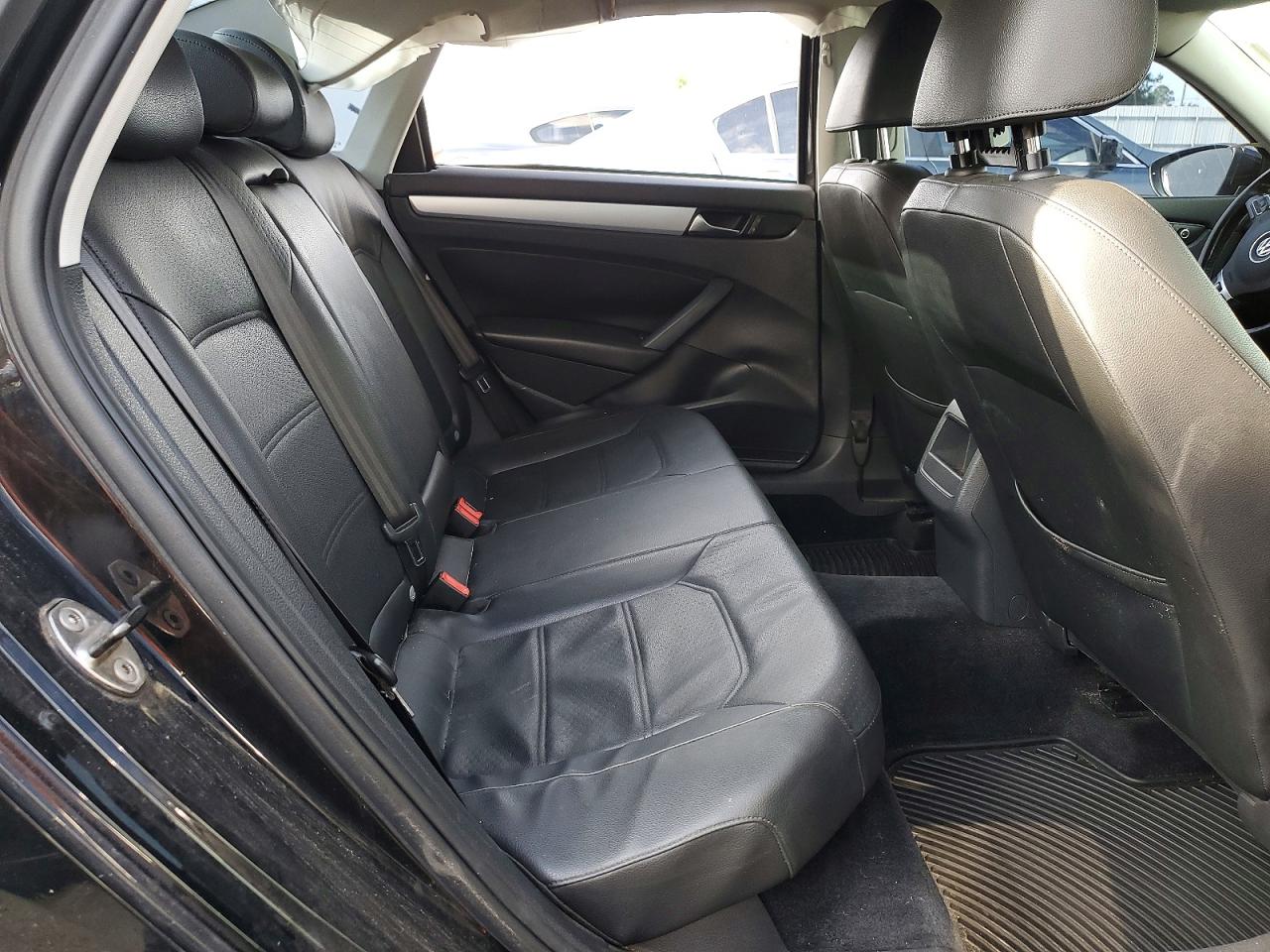 2012 Volkswagen Passat Se Black vin: 1VWBP7A31CC103286