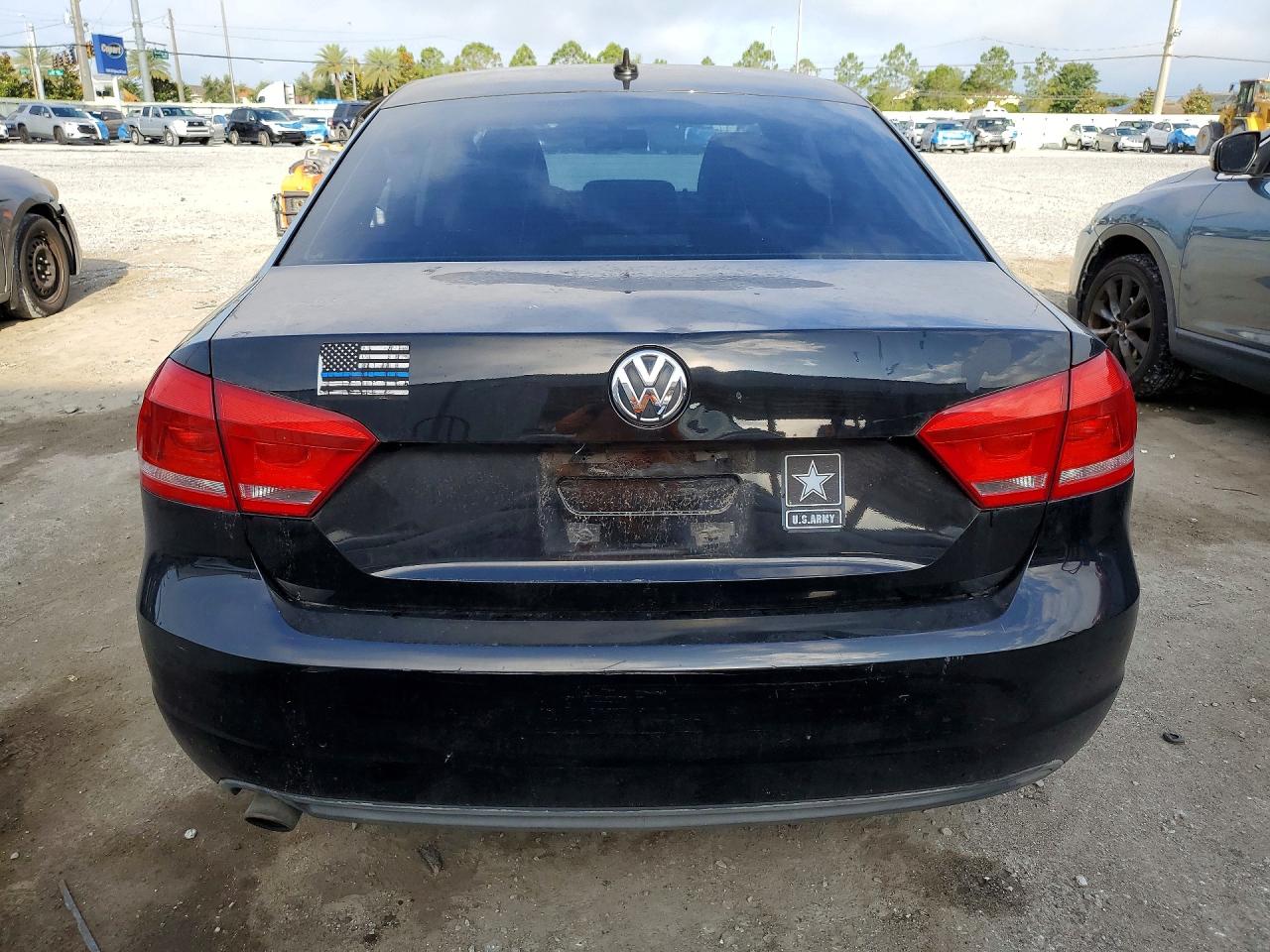 2012 Volkswagen Passat Se Black vin: 1VWBP7A31CC103286