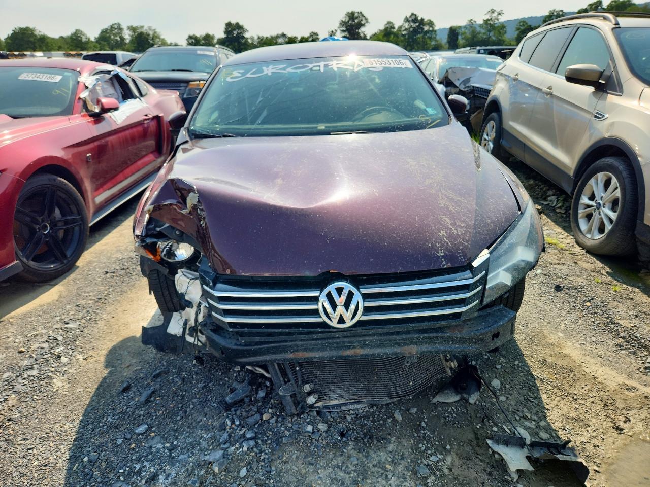 2013 Volkswagen Passat Se Maroon vin: 1VWBP7A31DC009362