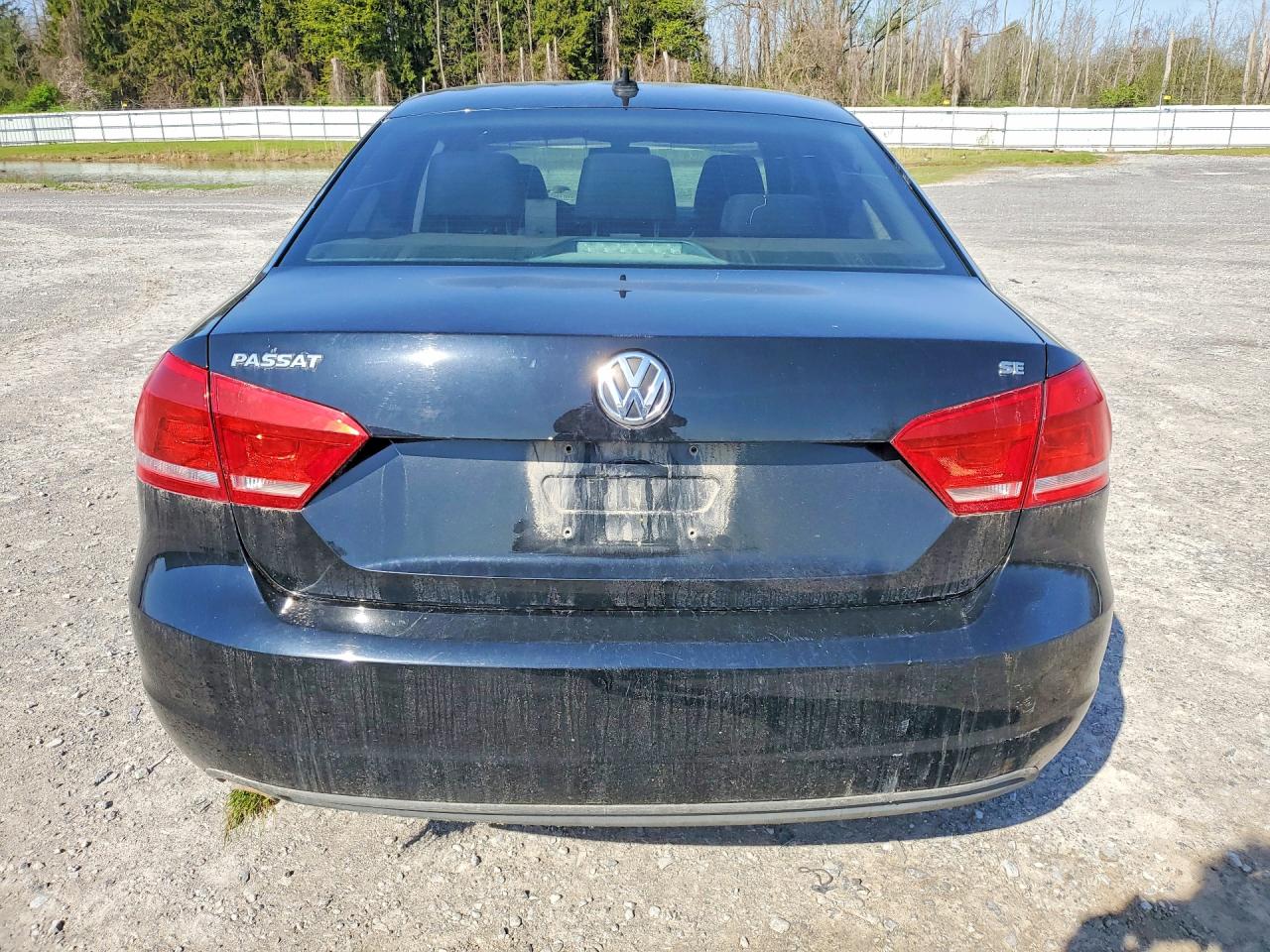 2013 Volkswagen Passat Se Black vin: 1VWBP7A31DC015761