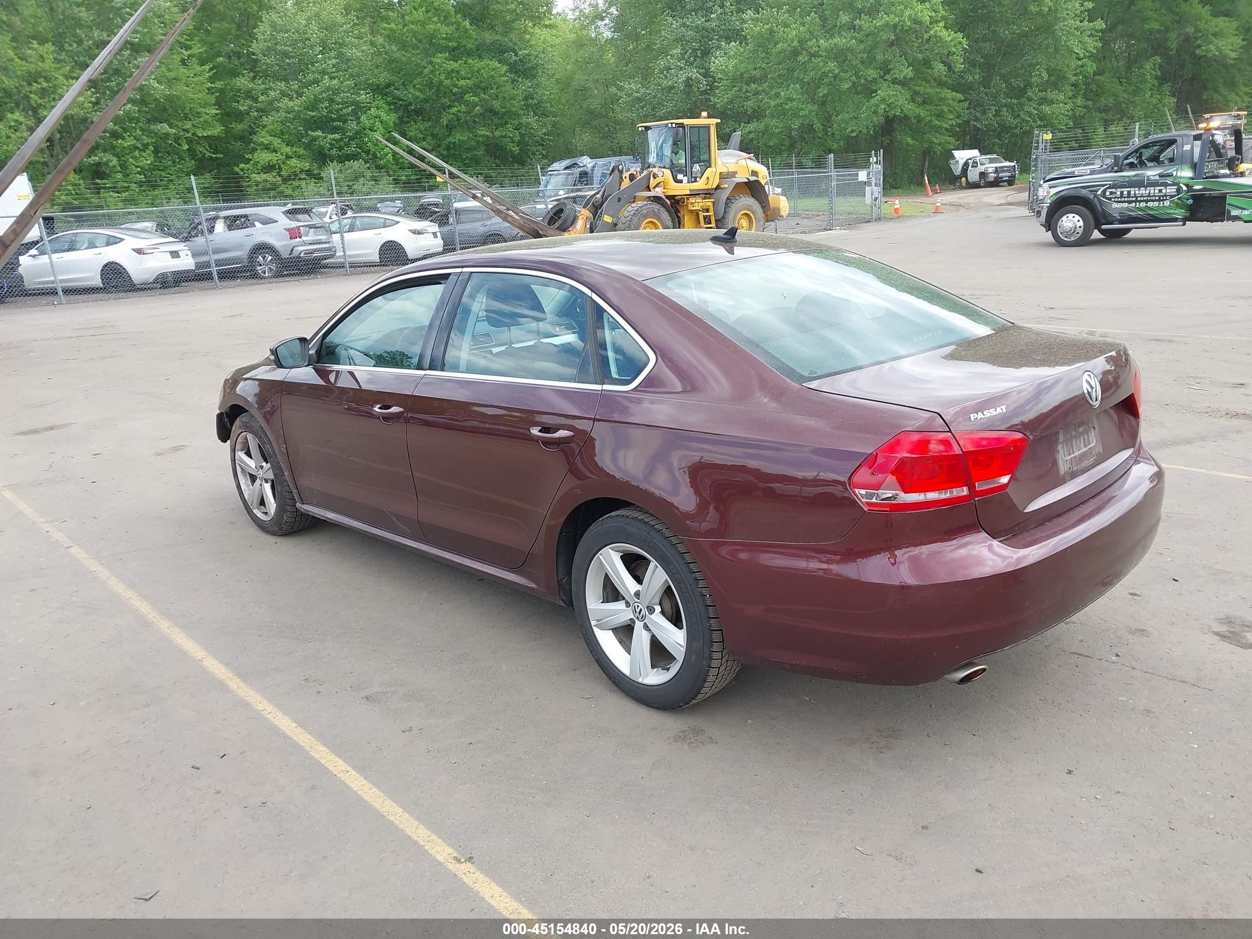 2013 Volkswagen Passat 2.5l Se Burgundy vin: 1VWBP7A31DC026792