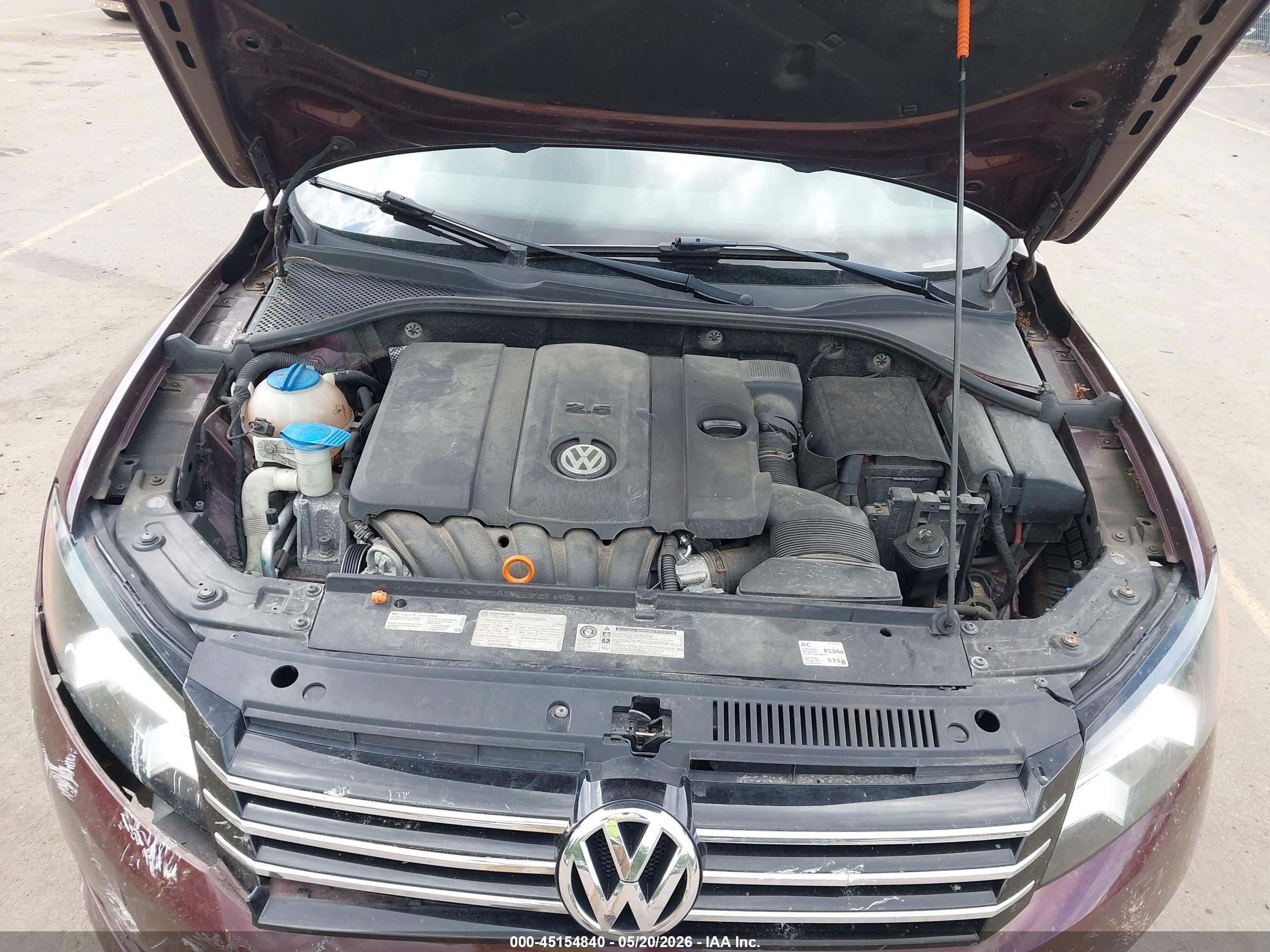 2013 Volkswagen Passat 2.5l Se Burgundy vin: 1VWBP7A31DC026792