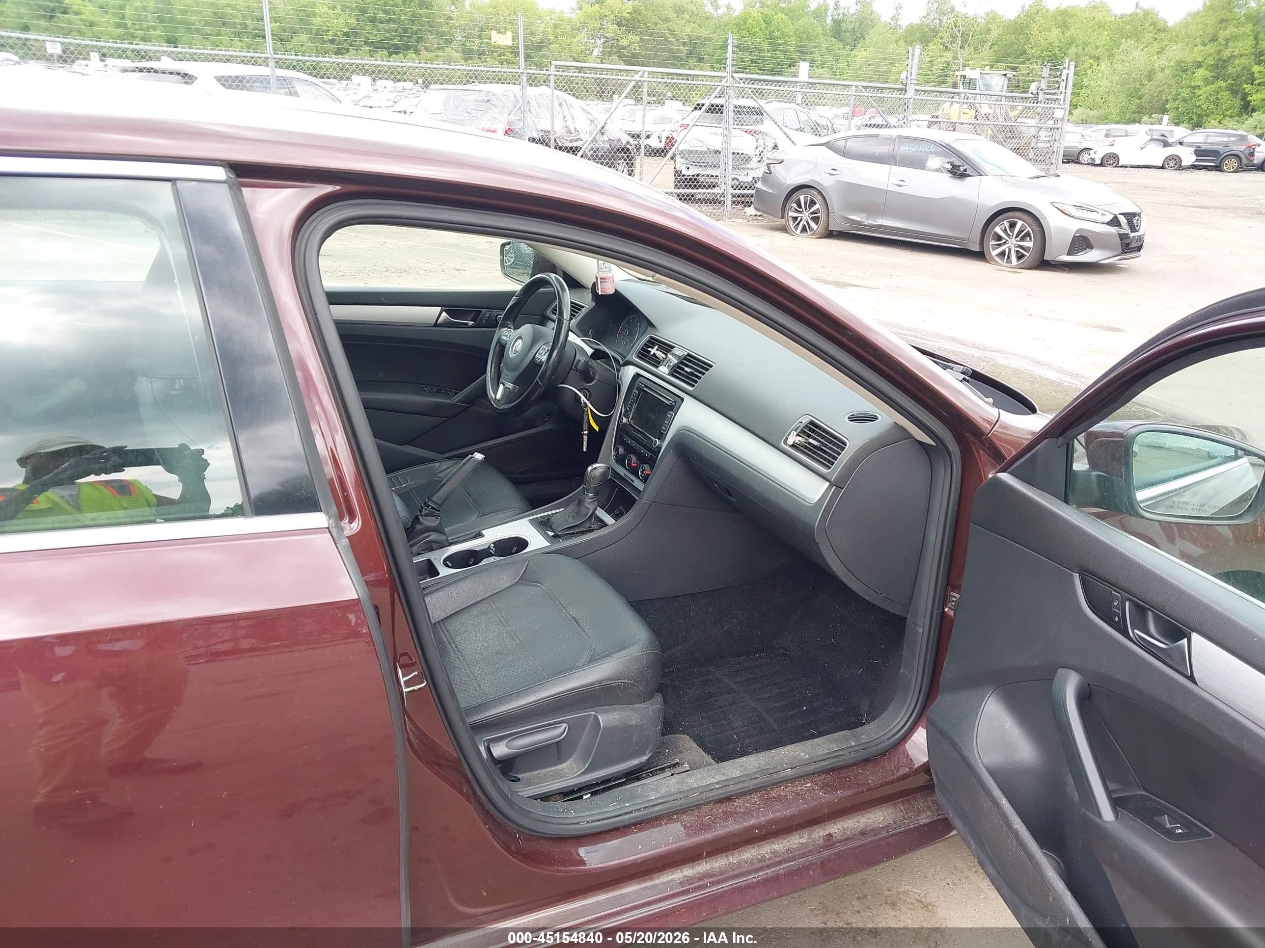 2013 Volkswagen Passat 2.5l Se Burgundy vin: 1VWBP7A31DC026792