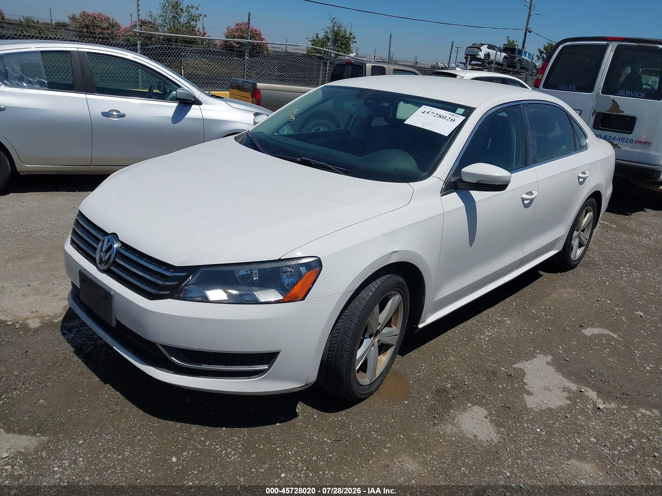 2013 Volkswagen Passat 2.5l Se White vin: 1VWBP7A31DC044452