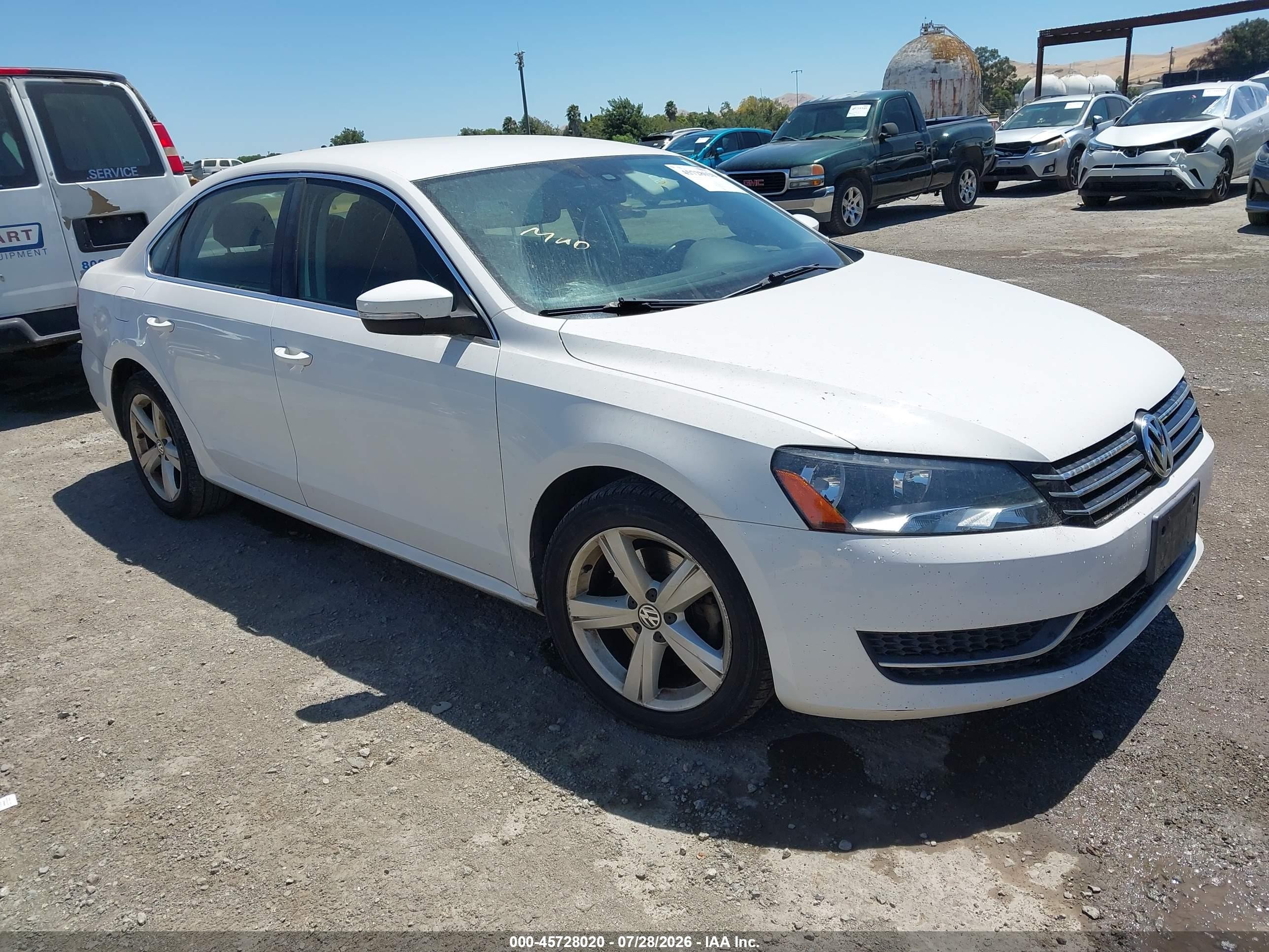 2013 Volkswagen Passat 2.5l Se White vin: 1VWBP7A31DC044452
