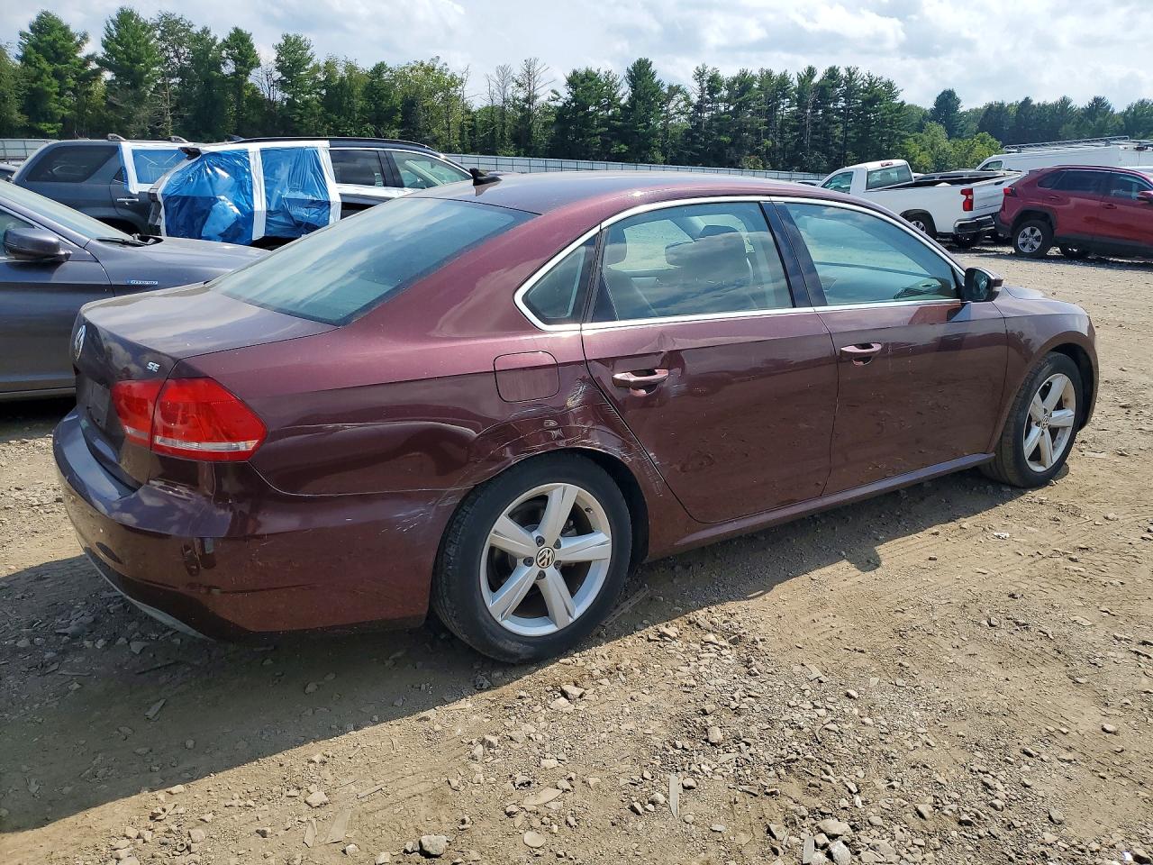 2013 Volkswagen Passat Se Red vin: 1VWBP7A31DC059792