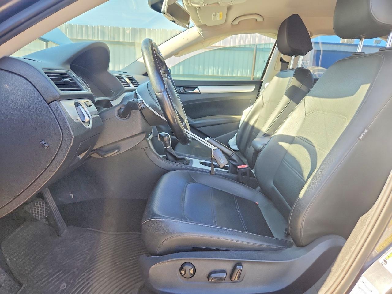 2013 Volkswagen Passat Se Gray vin: 1VWBP7A31DC067407