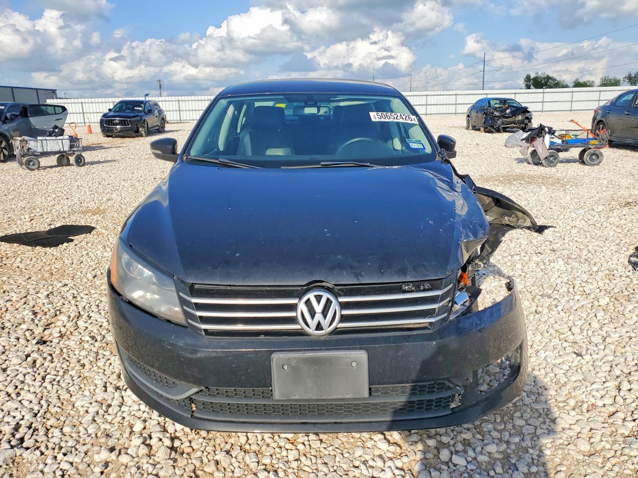2013 Volkswagen Passat Se Black vin: 1VWBP7A31DC085082