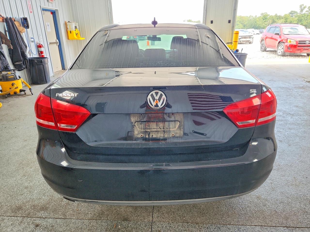 2013 Volkswagen Passat Se Black vin: 1VWBP7A31DC086832