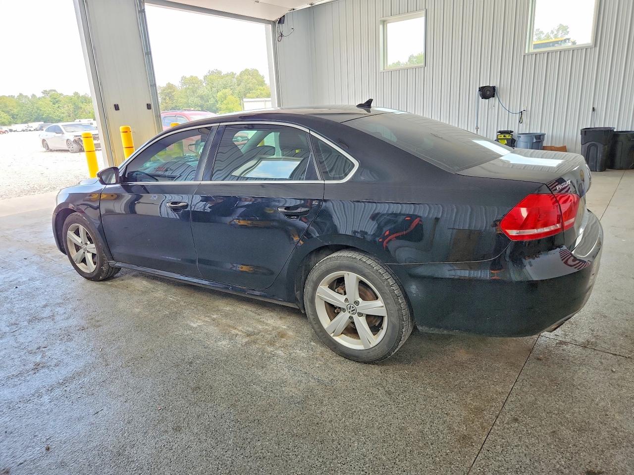 2013 Volkswagen Passat Se Black vin: 1VWBP7A31DC086832