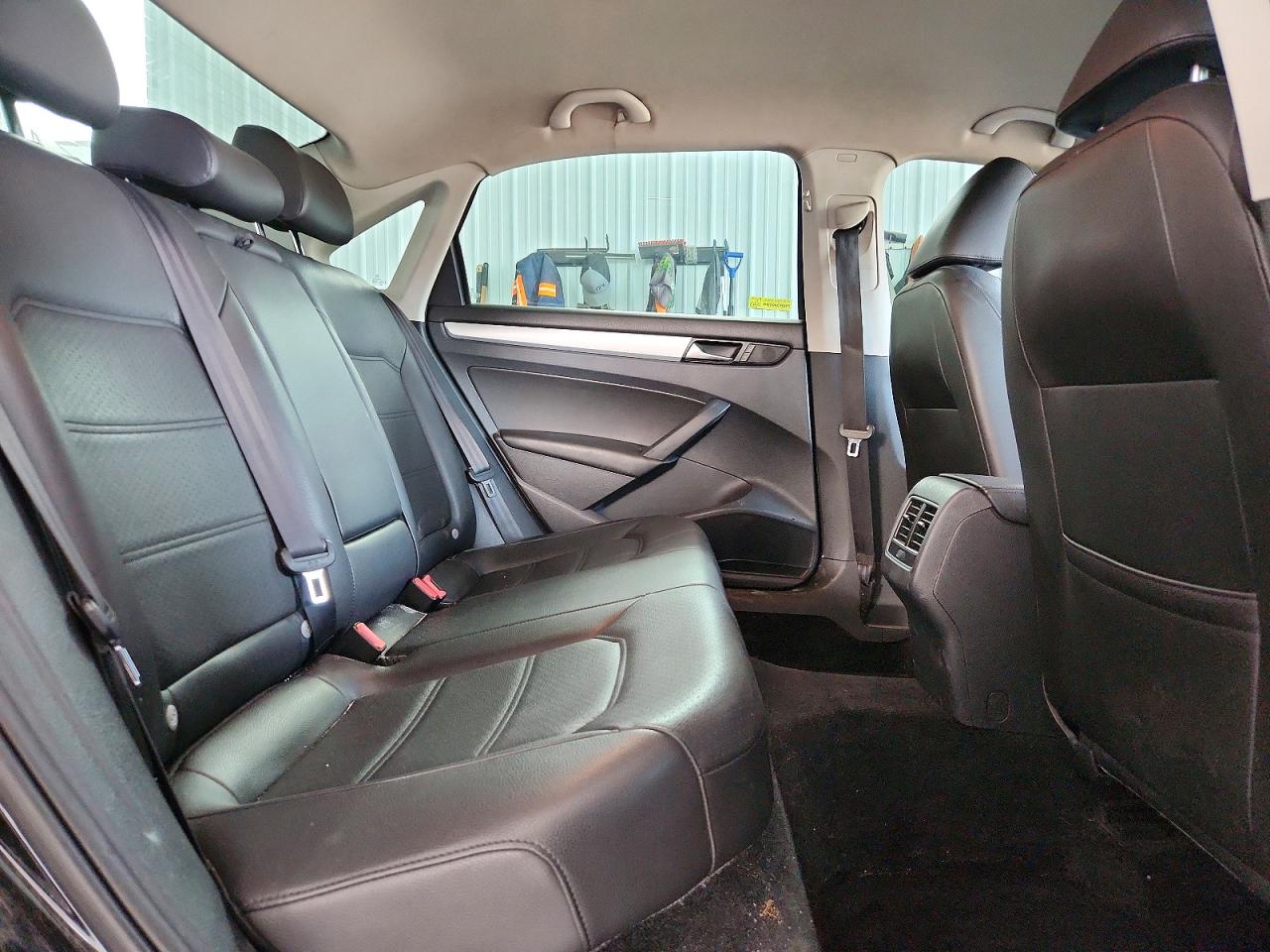 2013 Volkswagen Passat Se Black vin: 1VWBP7A31DC086832