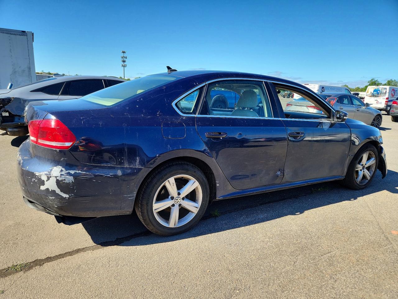 2013 Volkswagen Passat Se Blue vin: 1VWBP7A31DC094039