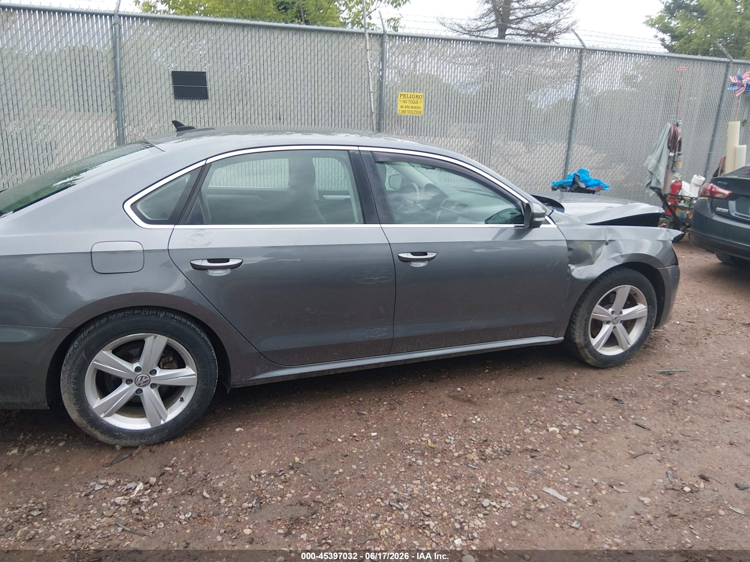 2013 Volkswagen Passat 2.5l Se Серый vin: 1VWBP7A31DC100972