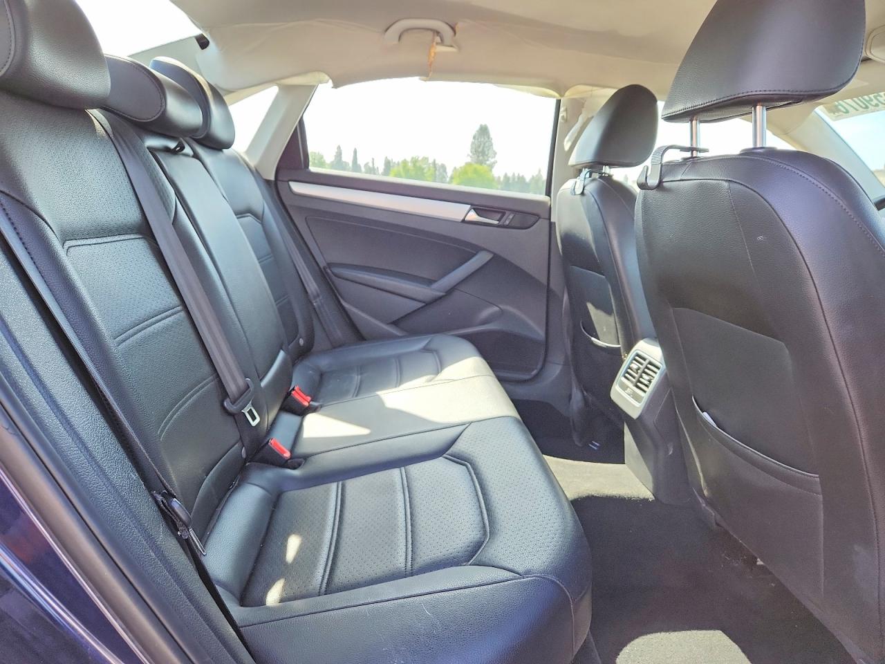 2013 Volkswagen Passat Se Blue vin: 1VWBP7A31DC103984