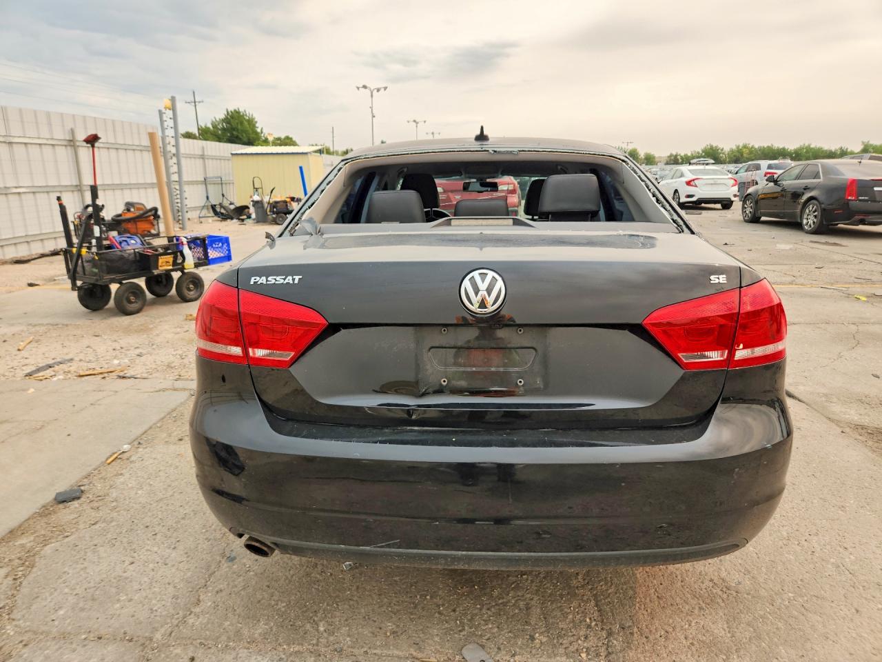 2014 Volkswagen Passat Se Black vin: 1VWBP7A31EC013428