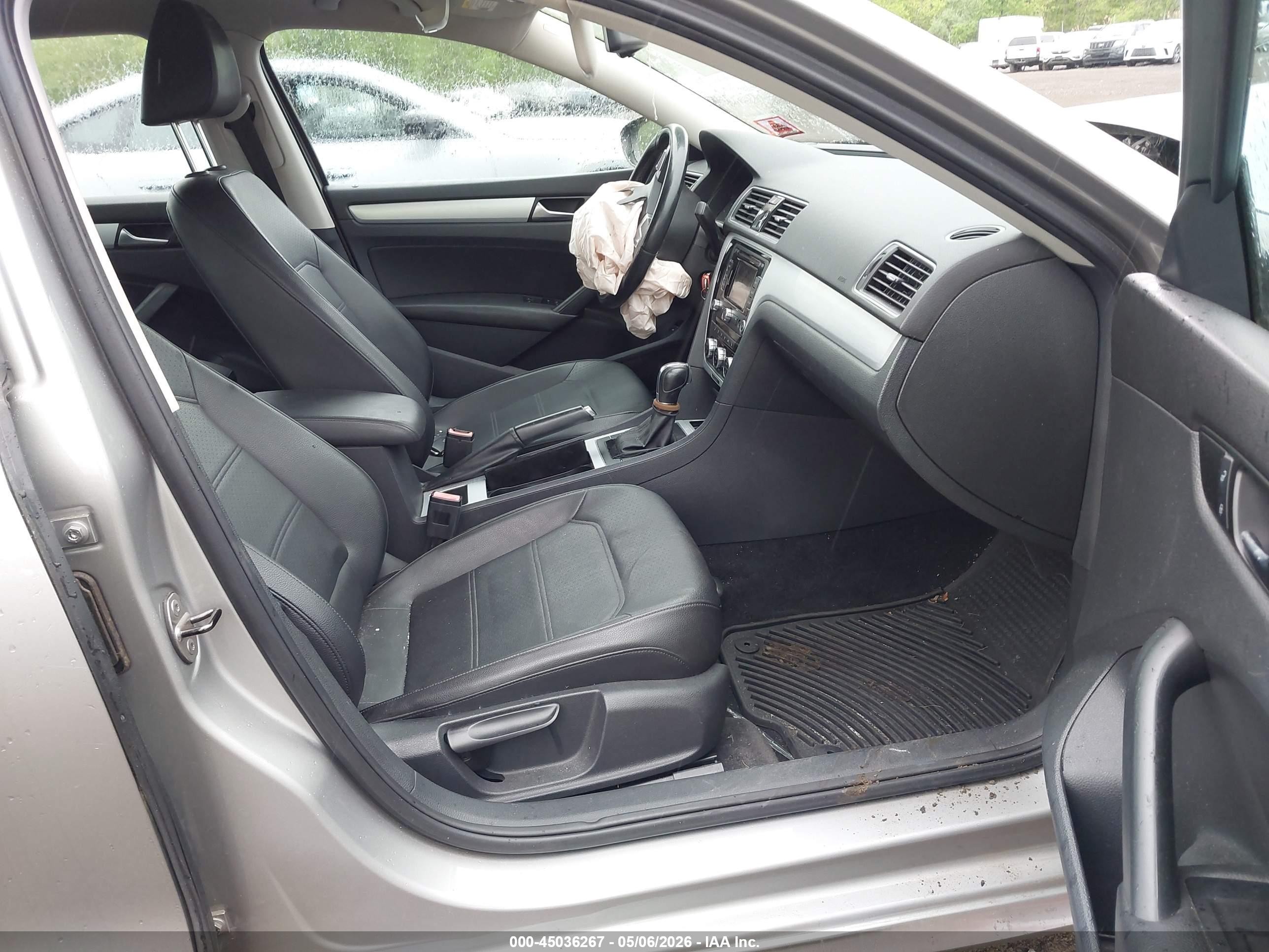 2012 Volkswagen Passat 2.5l Se Silver vin: 1VWBP7A32CC044717