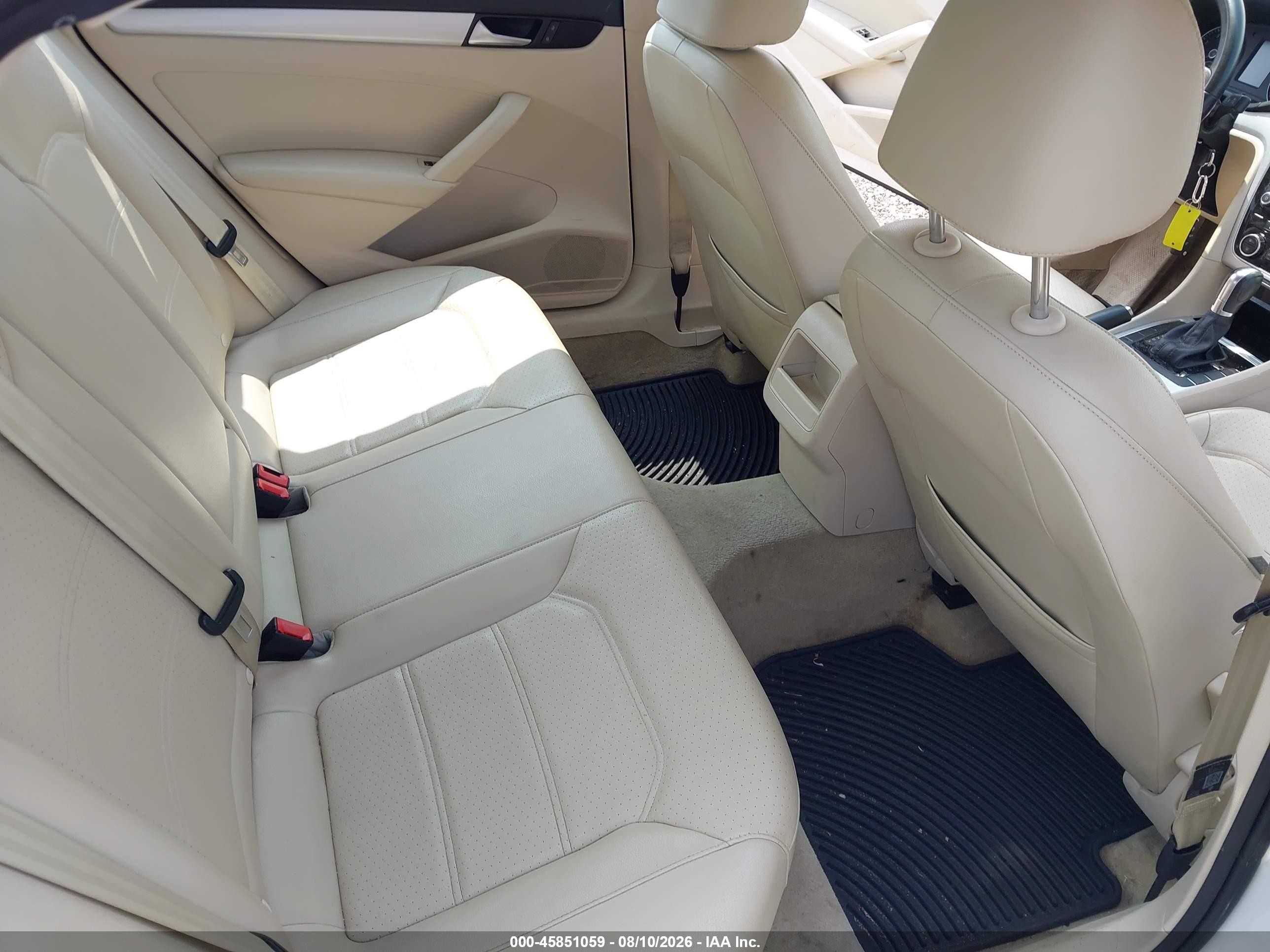 2012 Volkswagen Passat 2.5l Se White vin: 1VWBP7A32CC078219