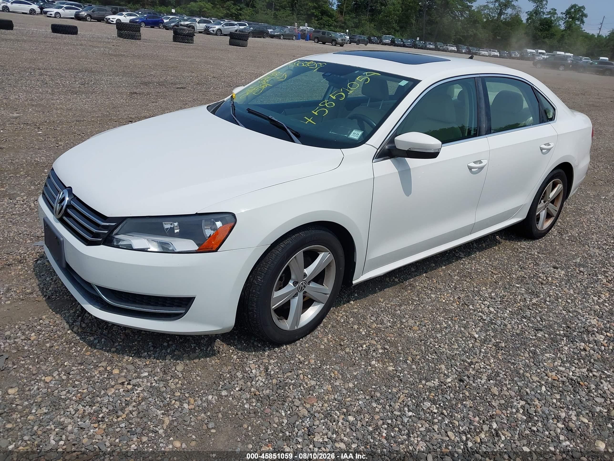 2012 Volkswagen Passat 2.5l Se White vin: 1VWBP7A32CC078219