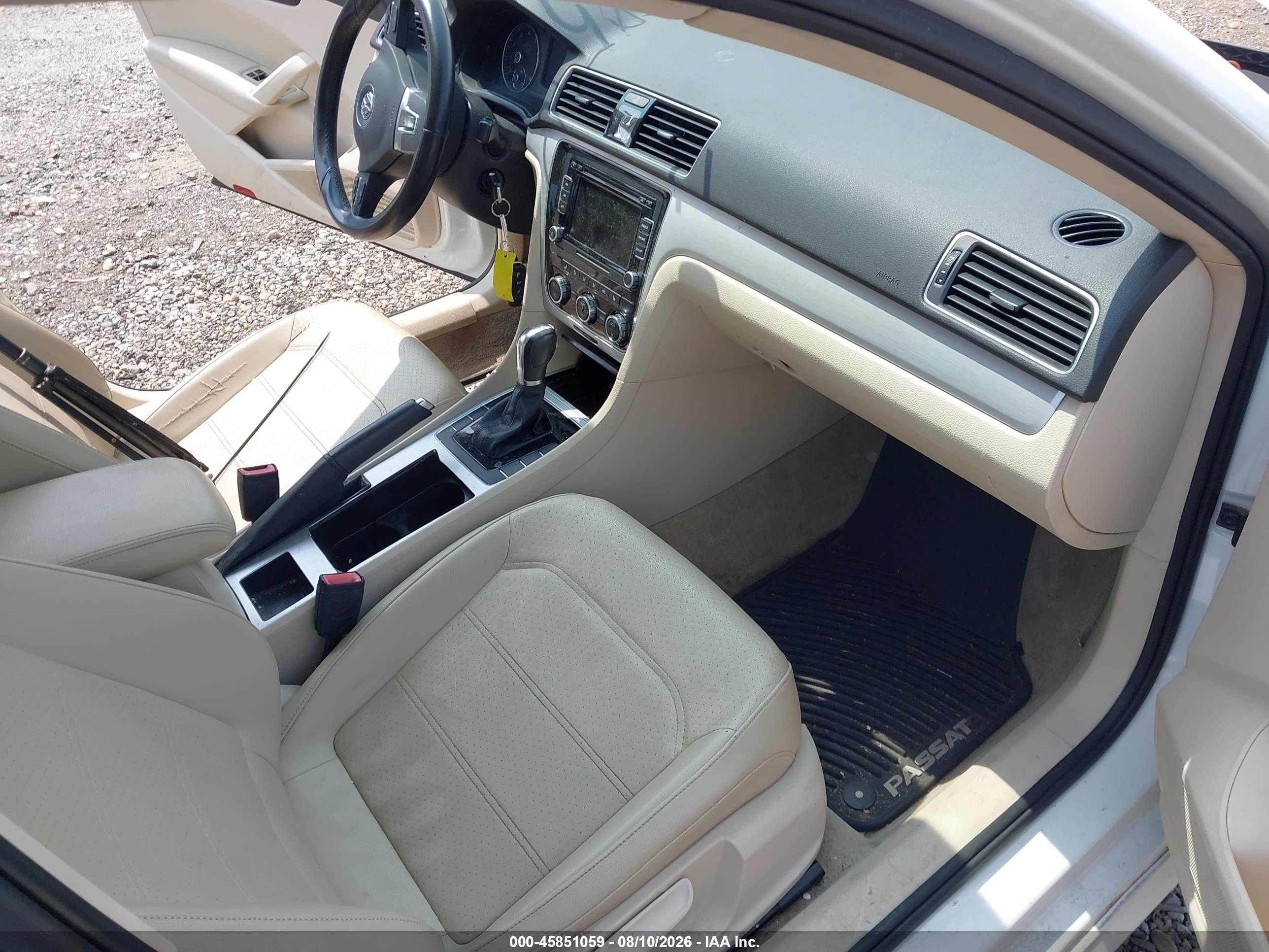 2012 Volkswagen Passat 2.5l Se White vin: 1VWBP7A32CC078219
