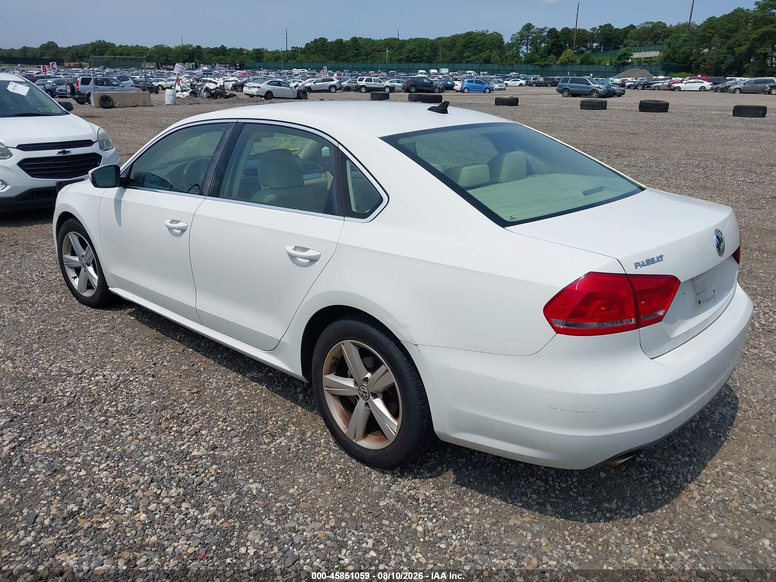 2012 Volkswagen Passat 2.5l Se White vin: 1VWBP7A32CC078219