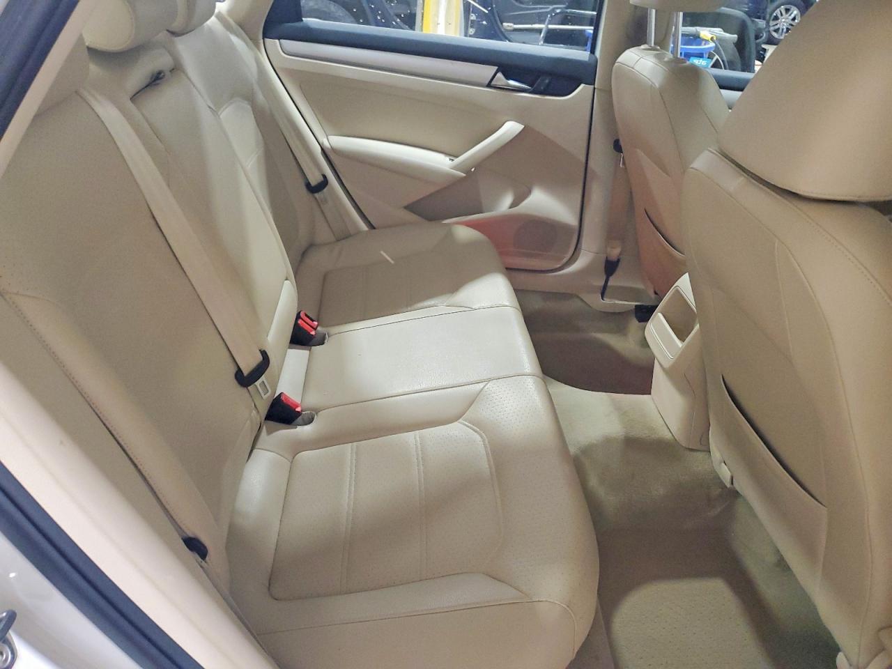 2012 Volkswagen Passat Se White vin: 1VWBP7A32CC095215