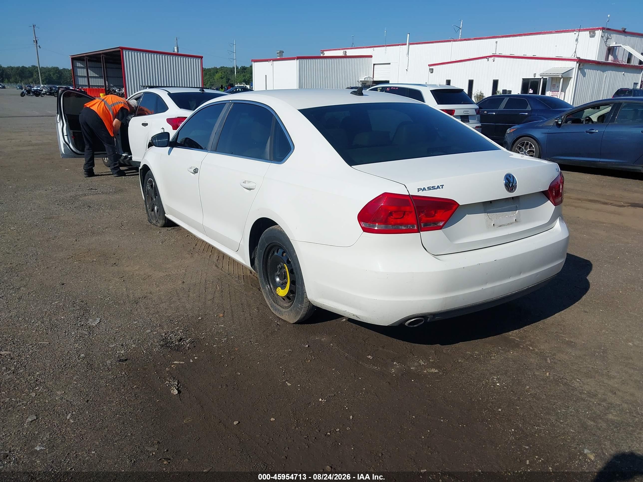 2012 Volkswagen Passat 2.5l Se White vin: 1VWBP7A32CC096719