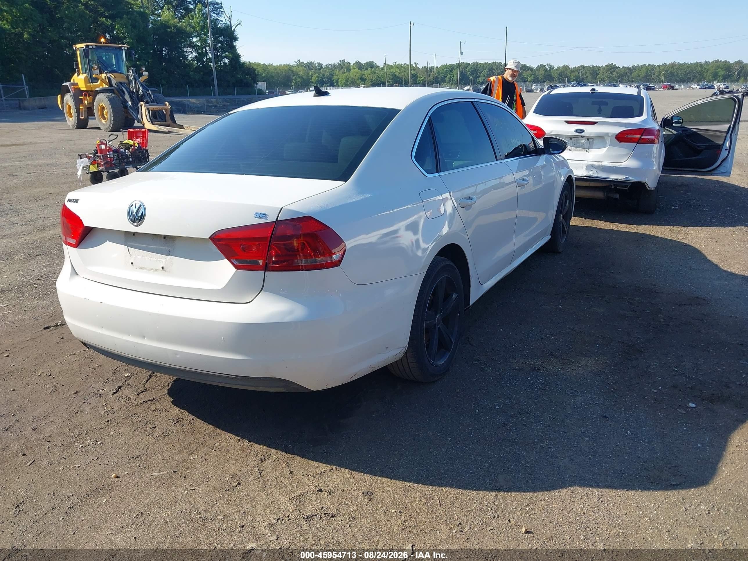 2012 Volkswagen Passat 2.5l Se White vin: 1VWBP7A32CC096719