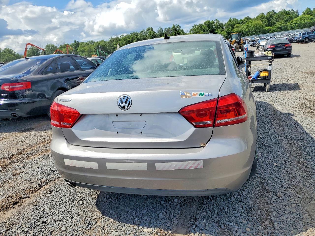 2012 Volkswagen Passat Se Серый vin: 1VWBP7A32CC104916
