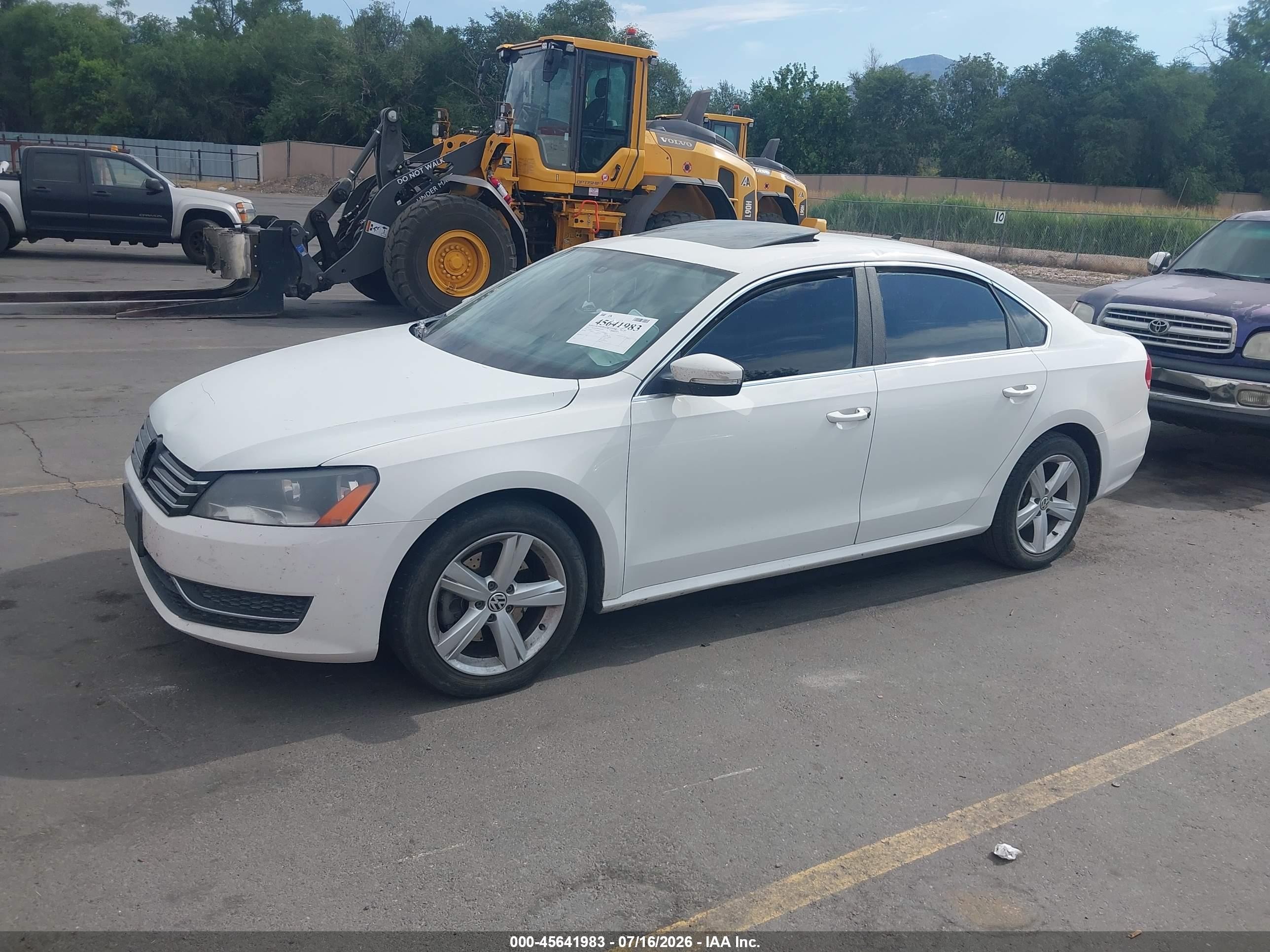 2013 Volkswagen Passat 2.5l Se White vin: 1VWBP7A32DC002873