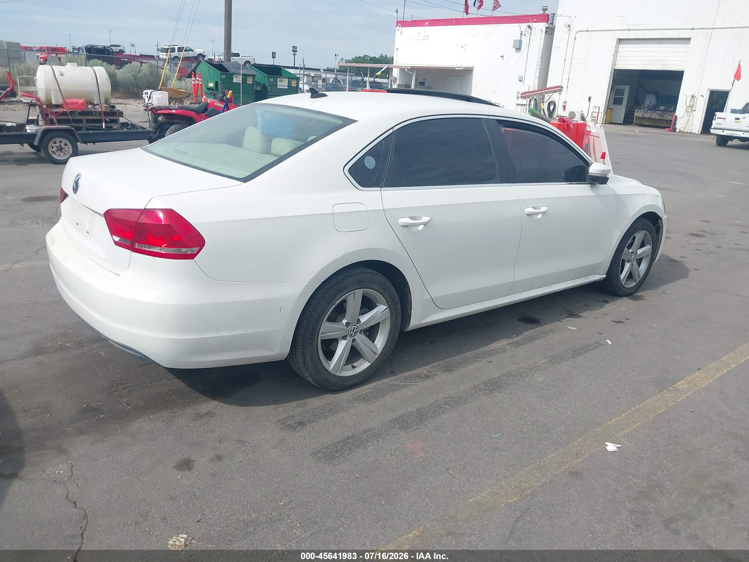 2013 Volkswagen Passat 2.5l Se White vin: 1VWBP7A32DC002873
