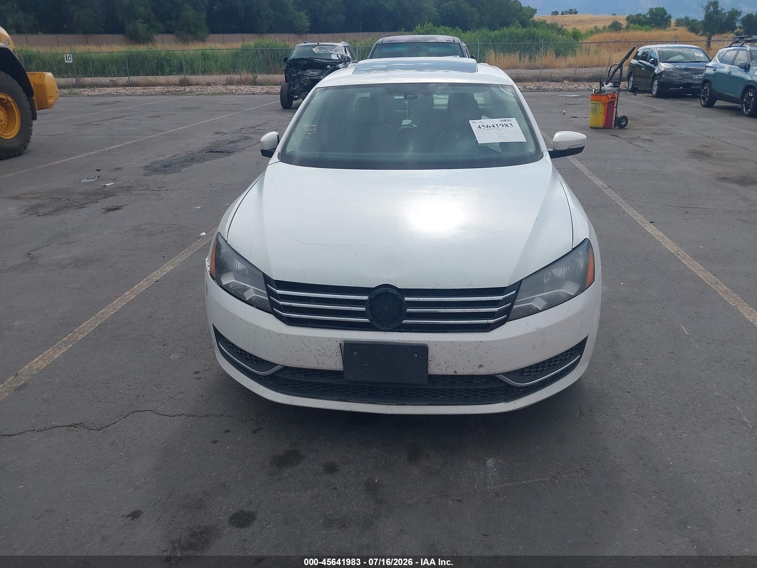 2013 Volkswagen Passat 2.5l Se White vin: 1VWBP7A32DC002873
