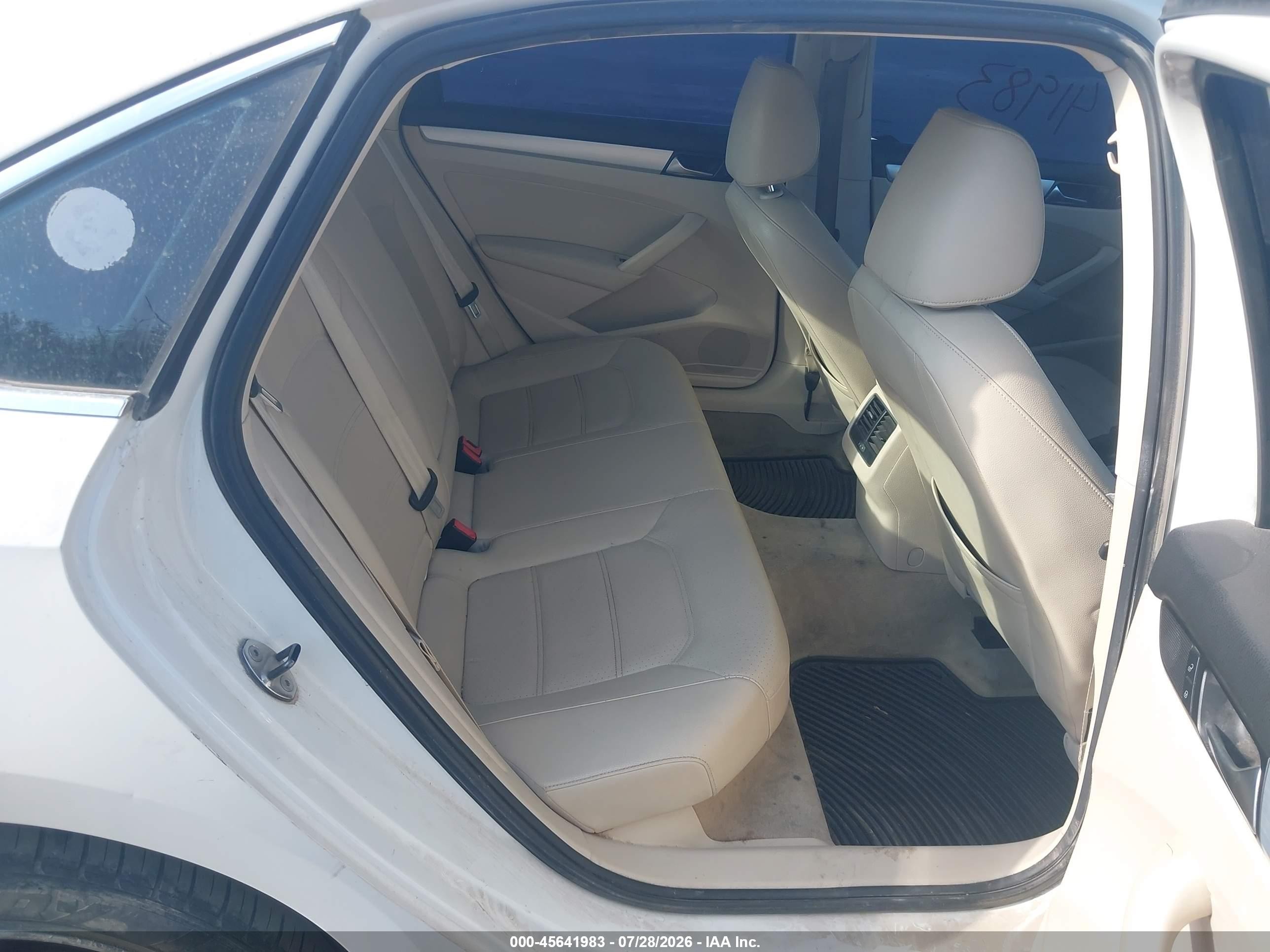 2013 Volkswagen Passat 2.5l Se White vin: 1VWBP7A32DC002873