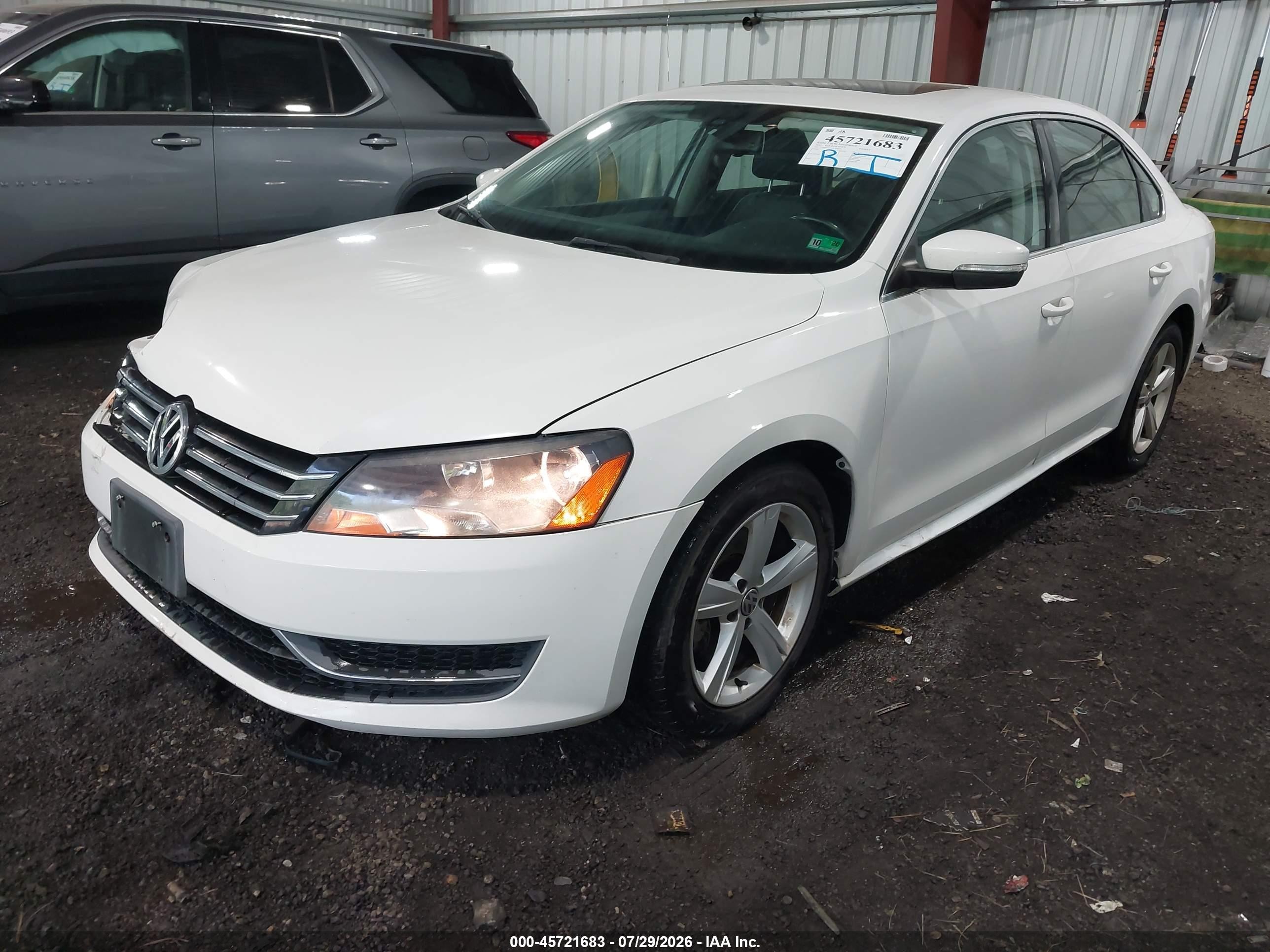2013 Volkswagen Passat 2.5l Se Белый vin: 1VWBP7A32DC004025
