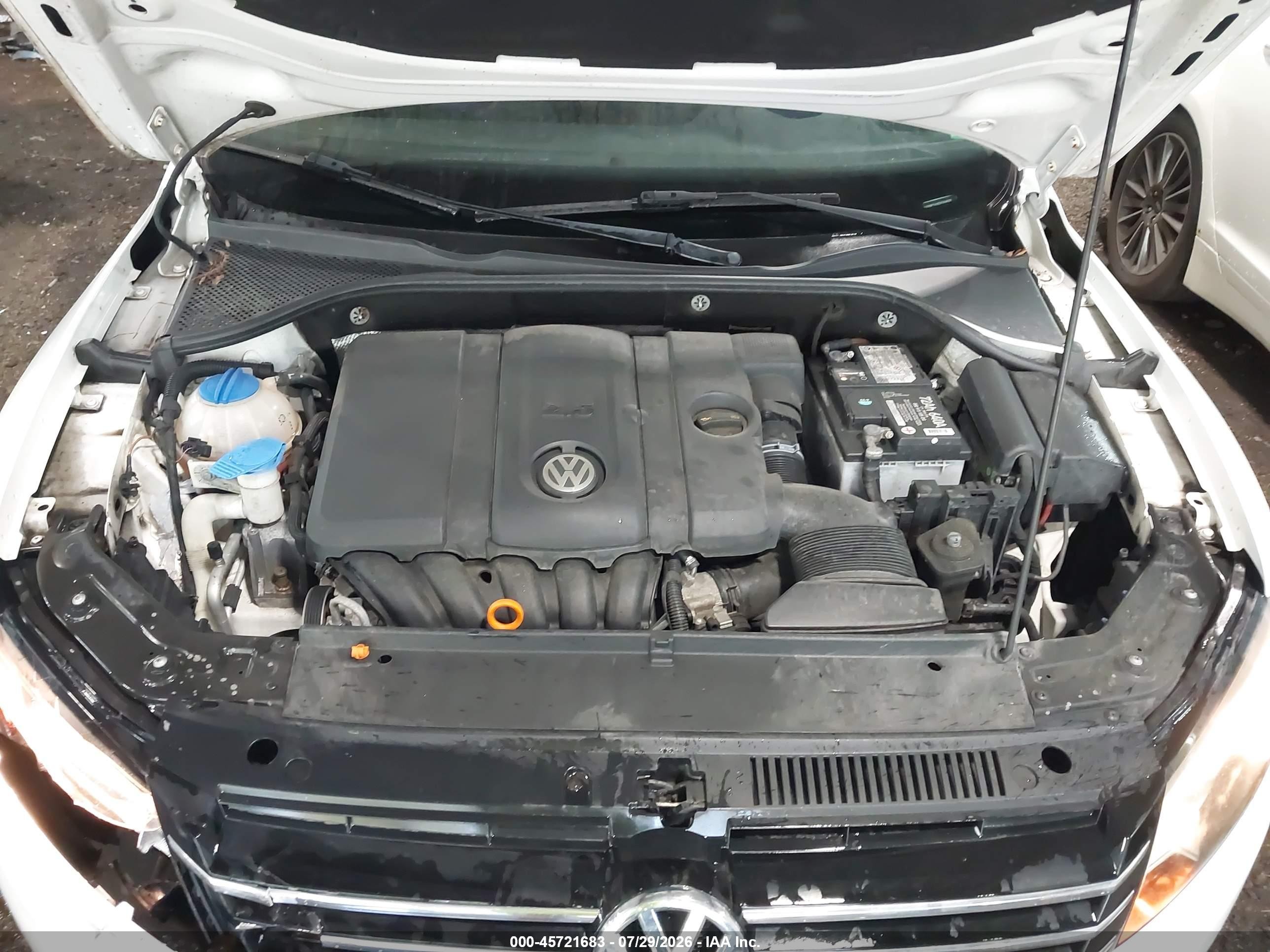 2013 Volkswagen Passat 2.5l Se Белый vin: 1VWBP7A32DC004025
