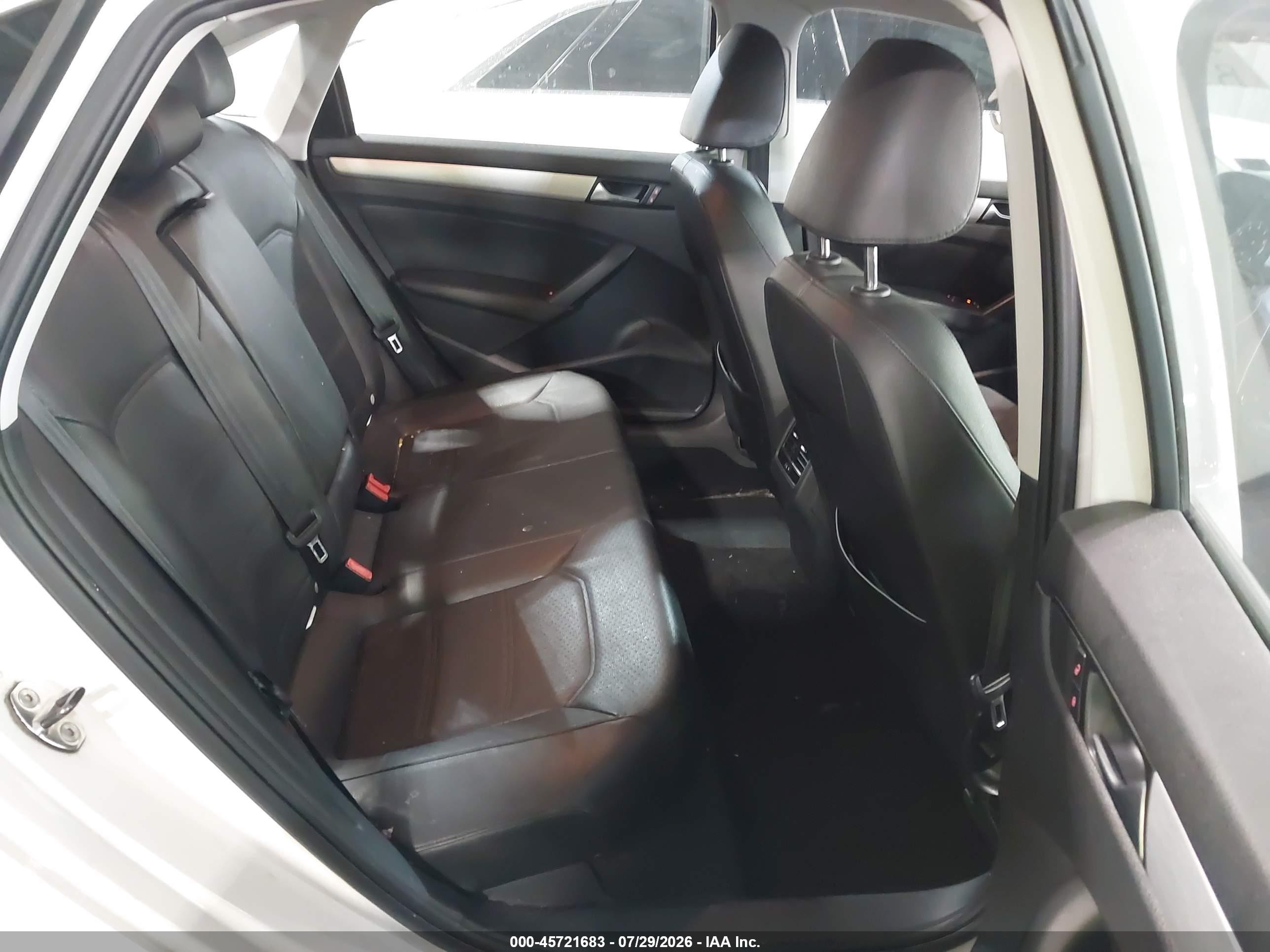 2013 Volkswagen Passat 2.5l Se Белый vin: 1VWBP7A32DC004025