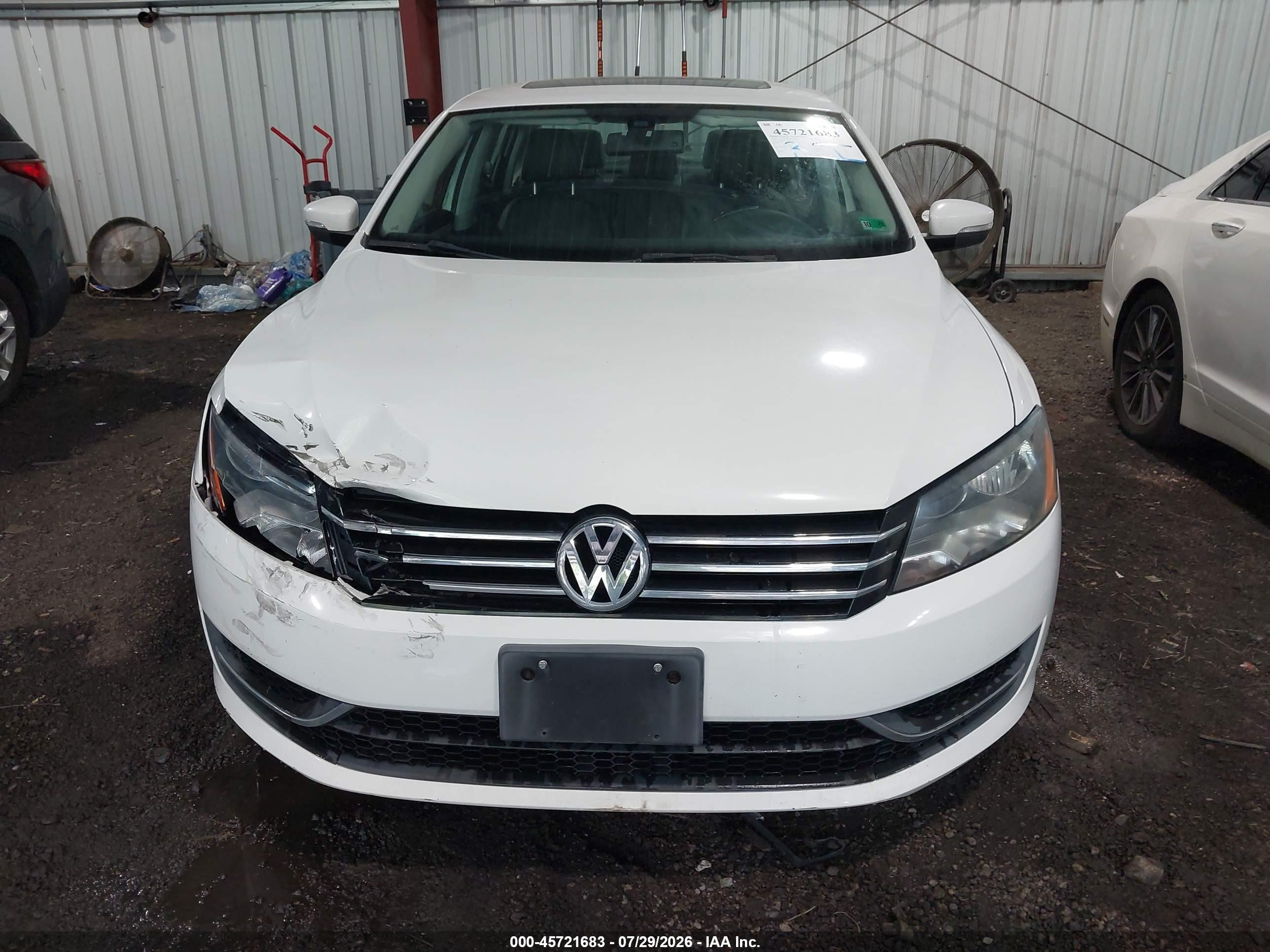 2013 Volkswagen Passat 2.5l Se Белый vin: 1VWBP7A32DC004025