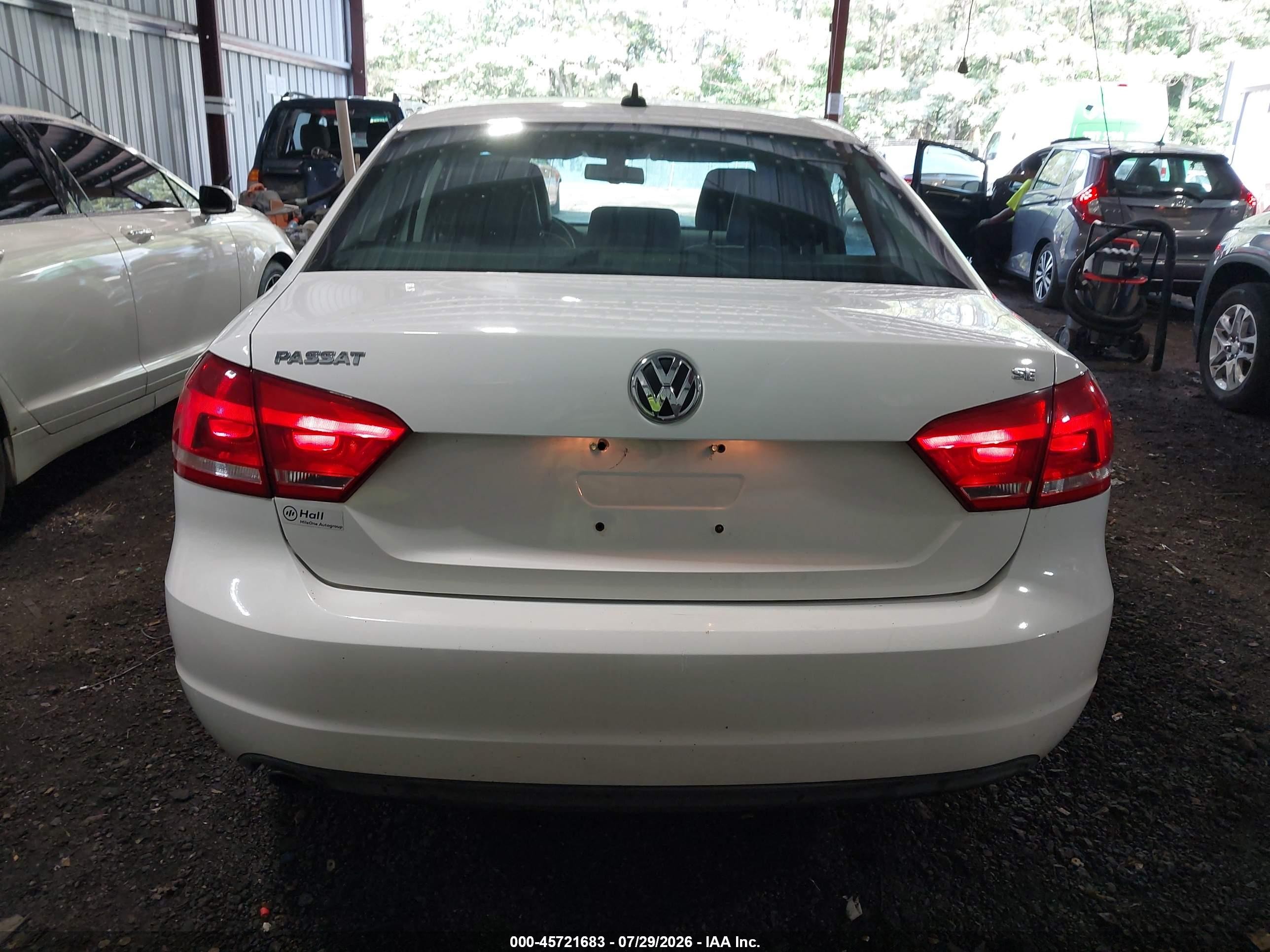 2013 Volkswagen Passat 2.5l Se Белый vin: 1VWBP7A32DC004025