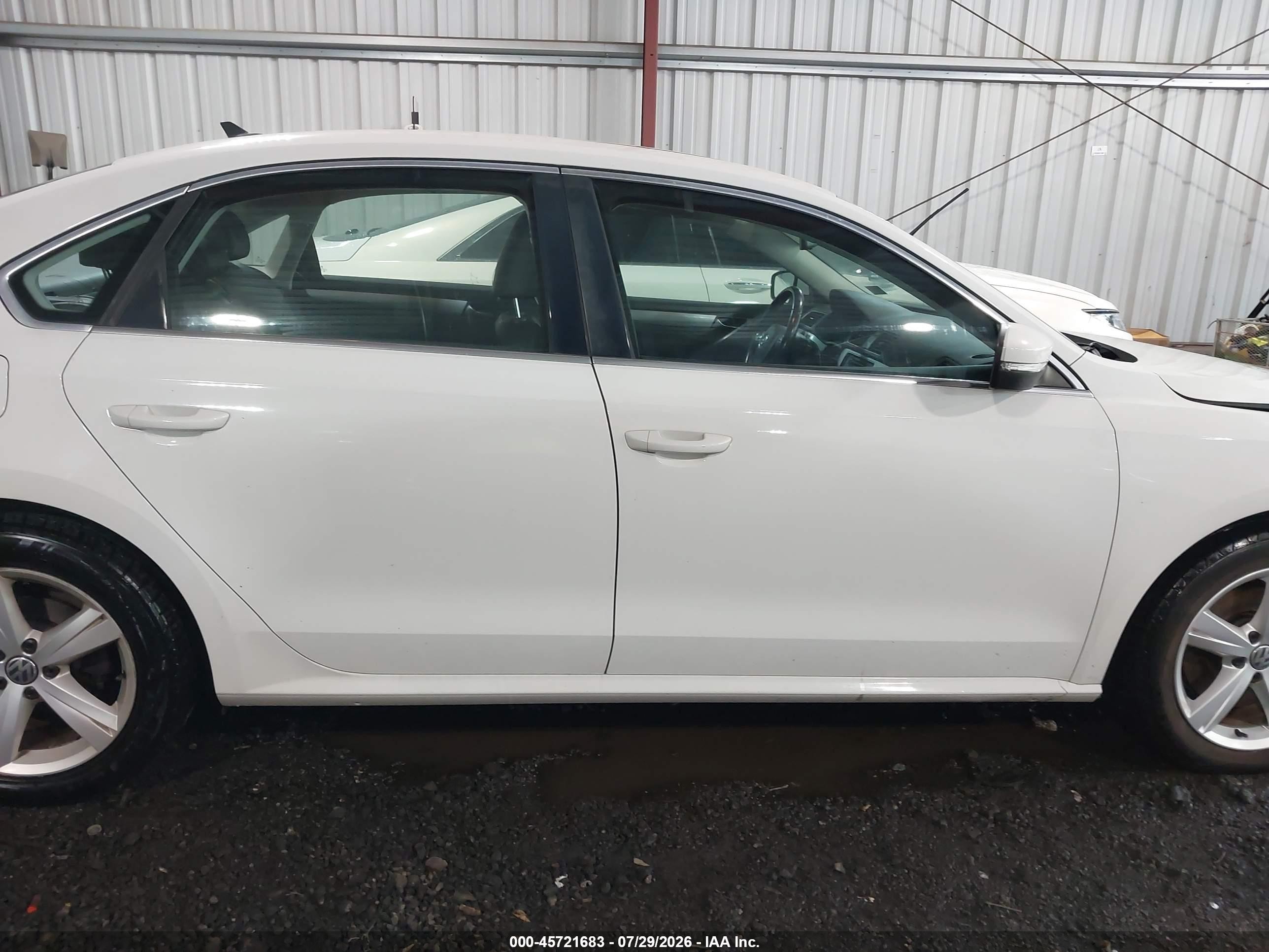 2013 Volkswagen Passat 2.5l Se Белый vin: 1VWBP7A32DC004025
