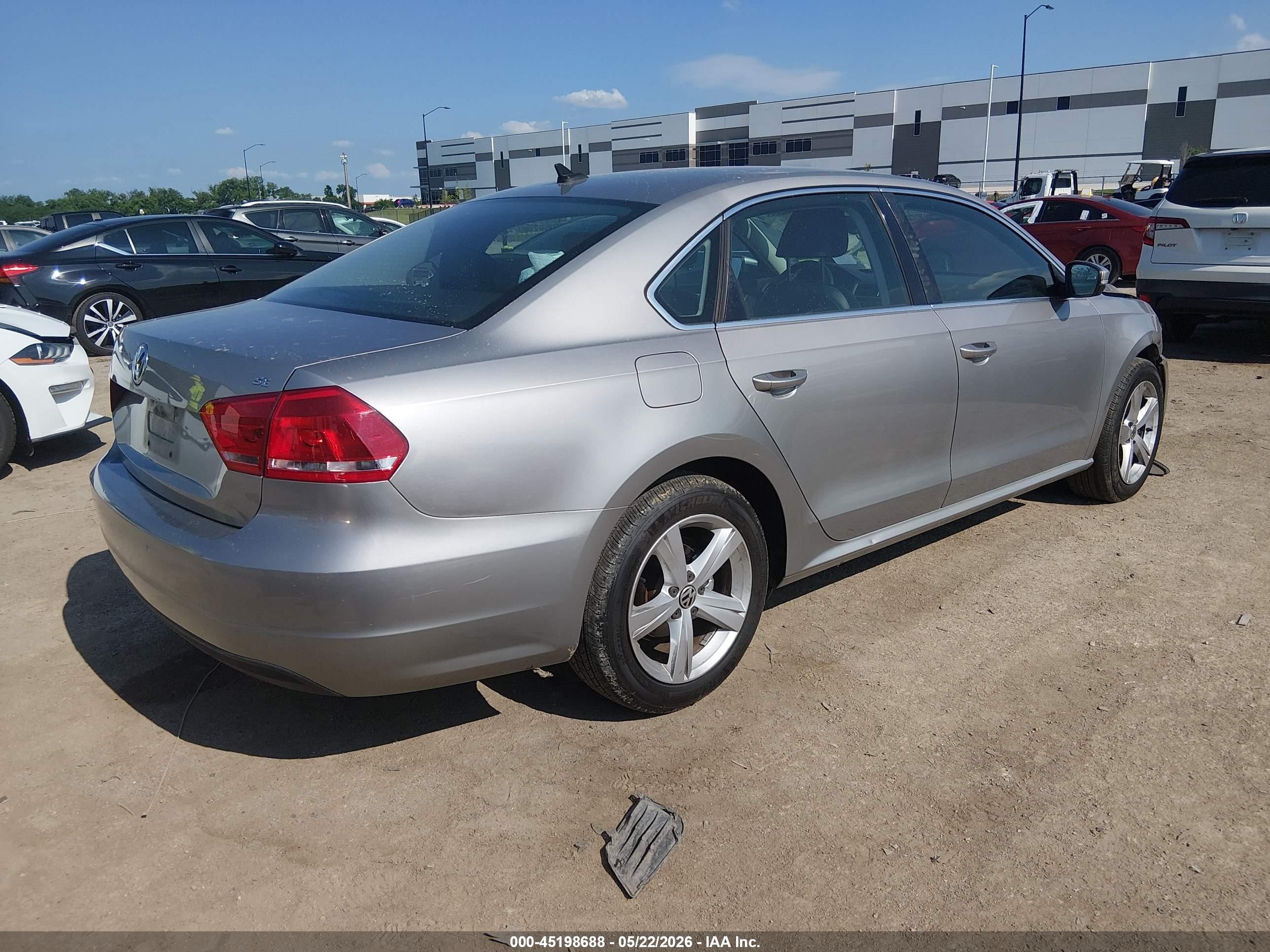 2013 Volkswagen Passat 2.5l Se Серебряный vin: 1VWBP7A32DC021102