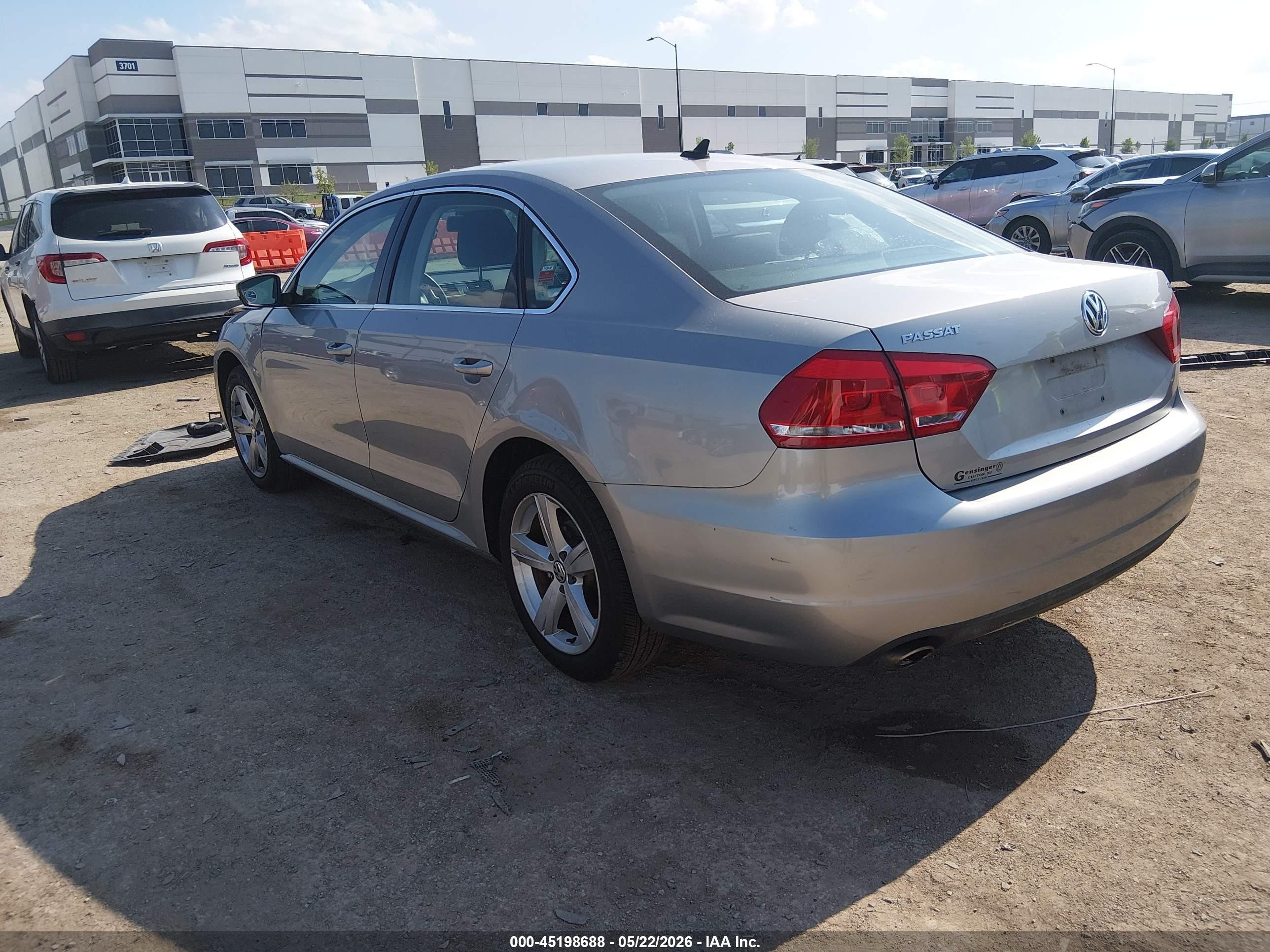 2013 Volkswagen Passat 2.5l Se Серебряный vin: 1VWBP7A32DC021102